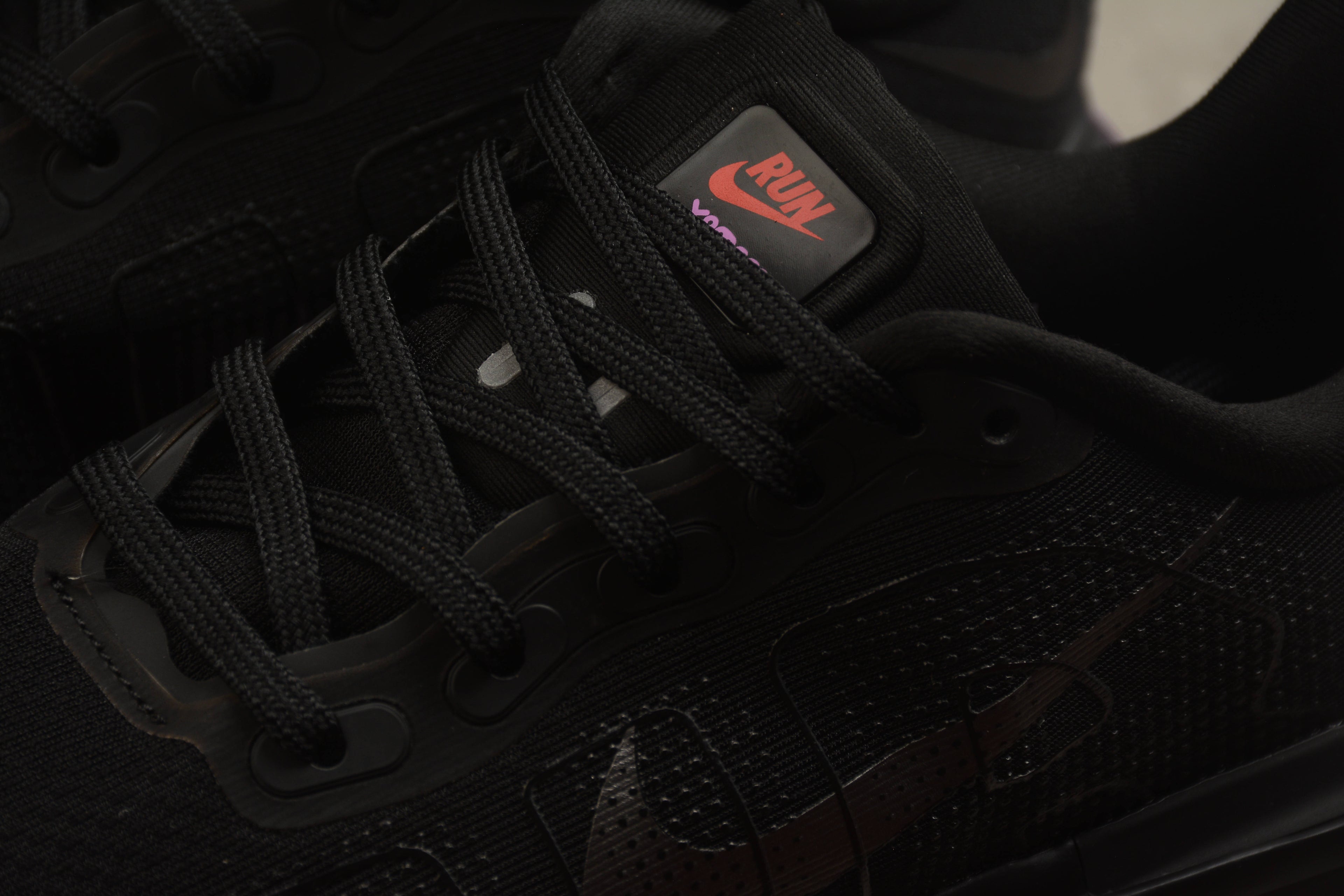 Vomero Premium – Negro / Lila