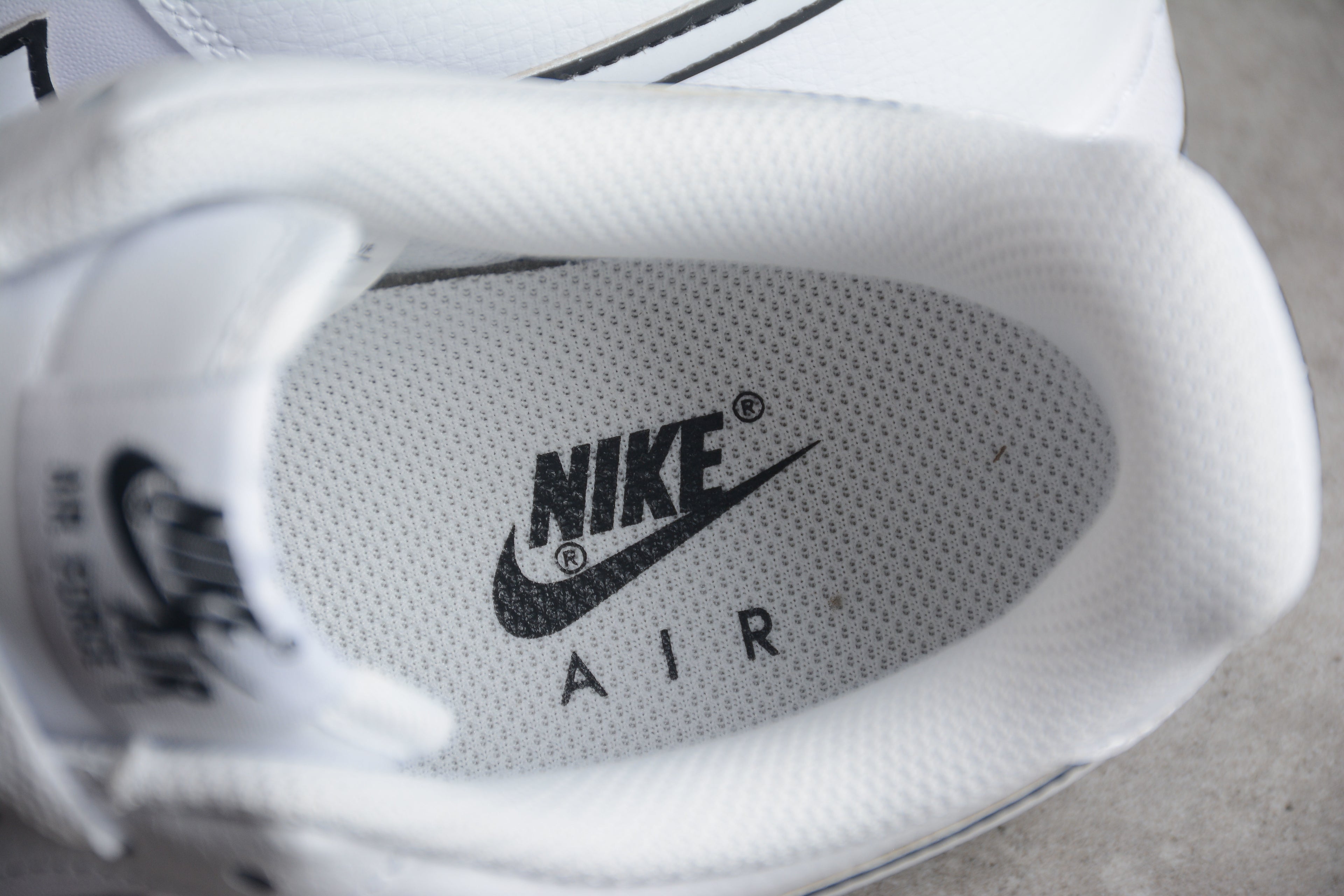 Air Force 1 Low – Blanco / Negro