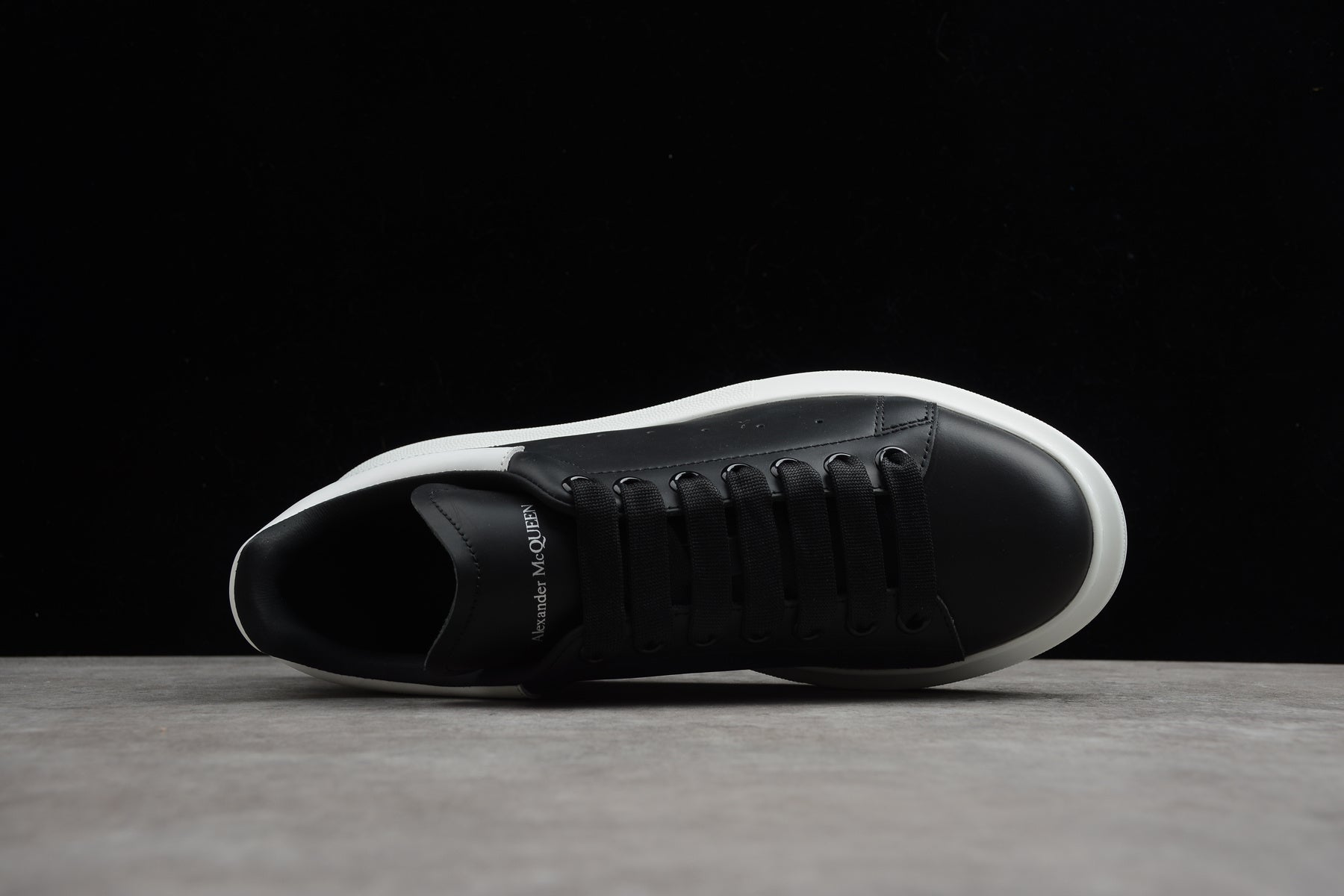 Alexander McQueen – Negro