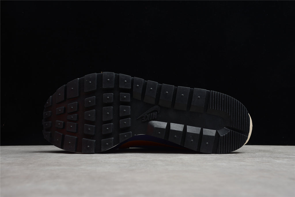 Sacai x VaporWaffle – Azul Oscuro / Naranja