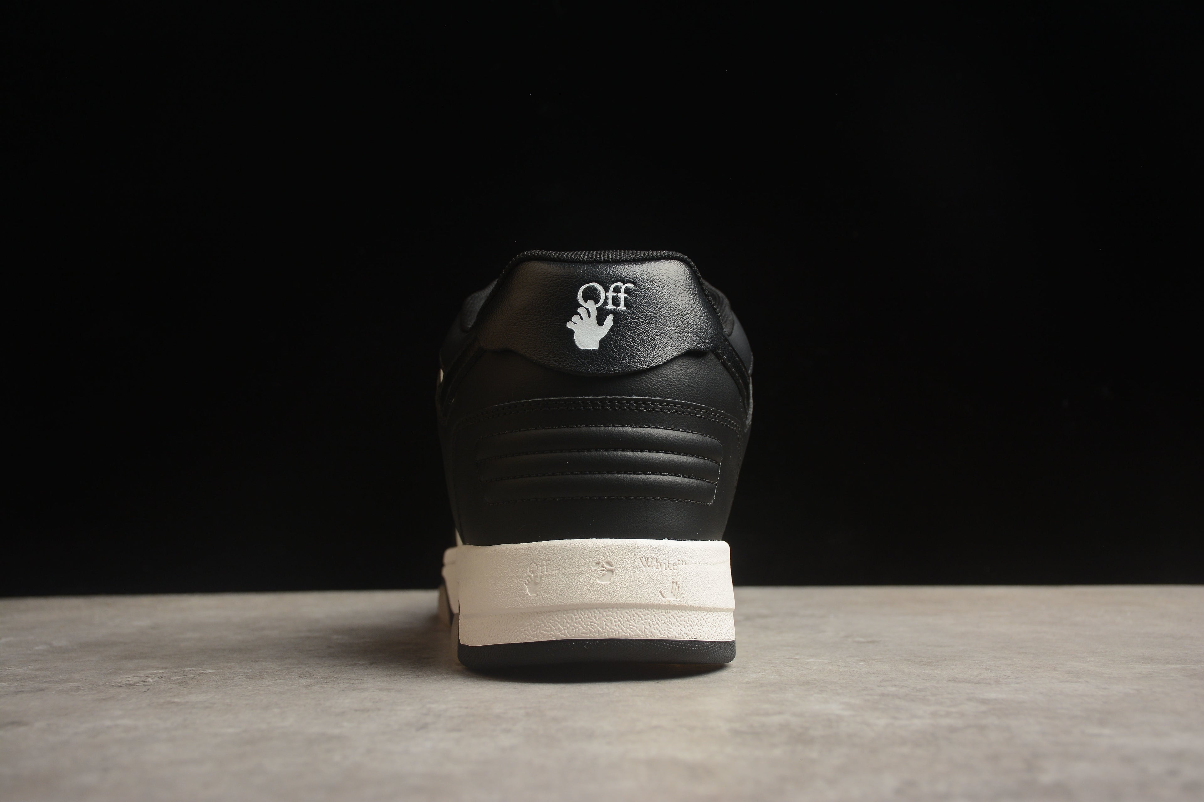 Off-White – Negro / Blanco