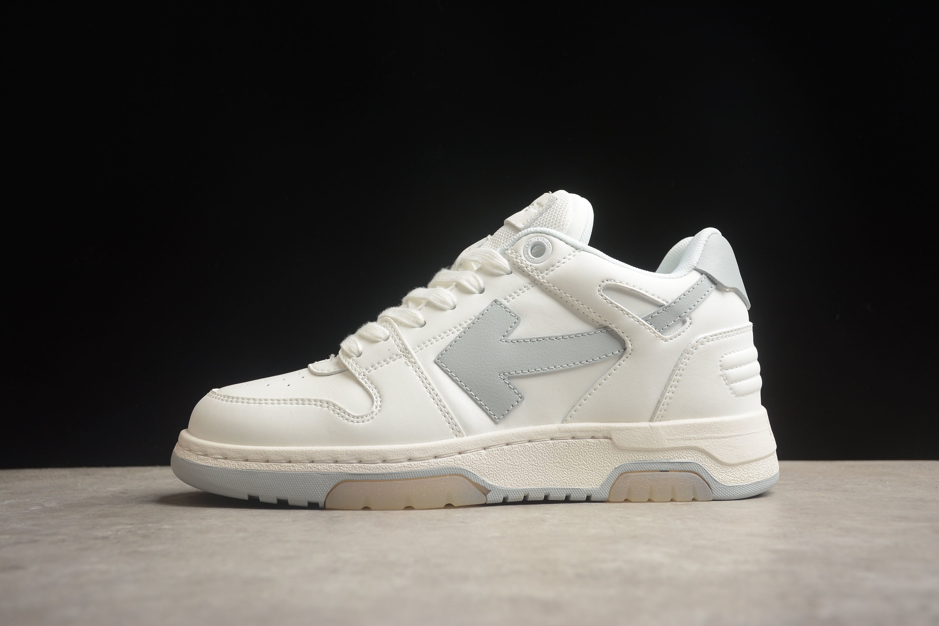 Off-White – Blanco / Gris