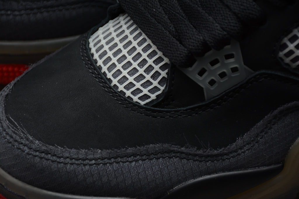 Air Jordan 4 – Negro / Gris / Beige