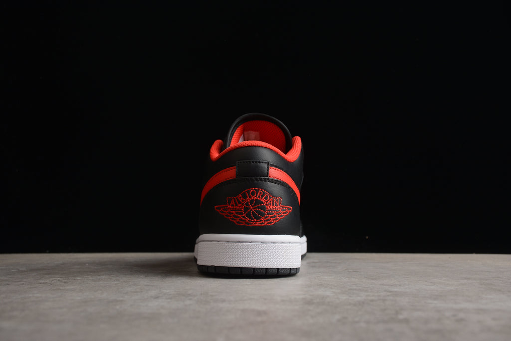 Jordan 1 Low – Negro / Rojo / Blanco