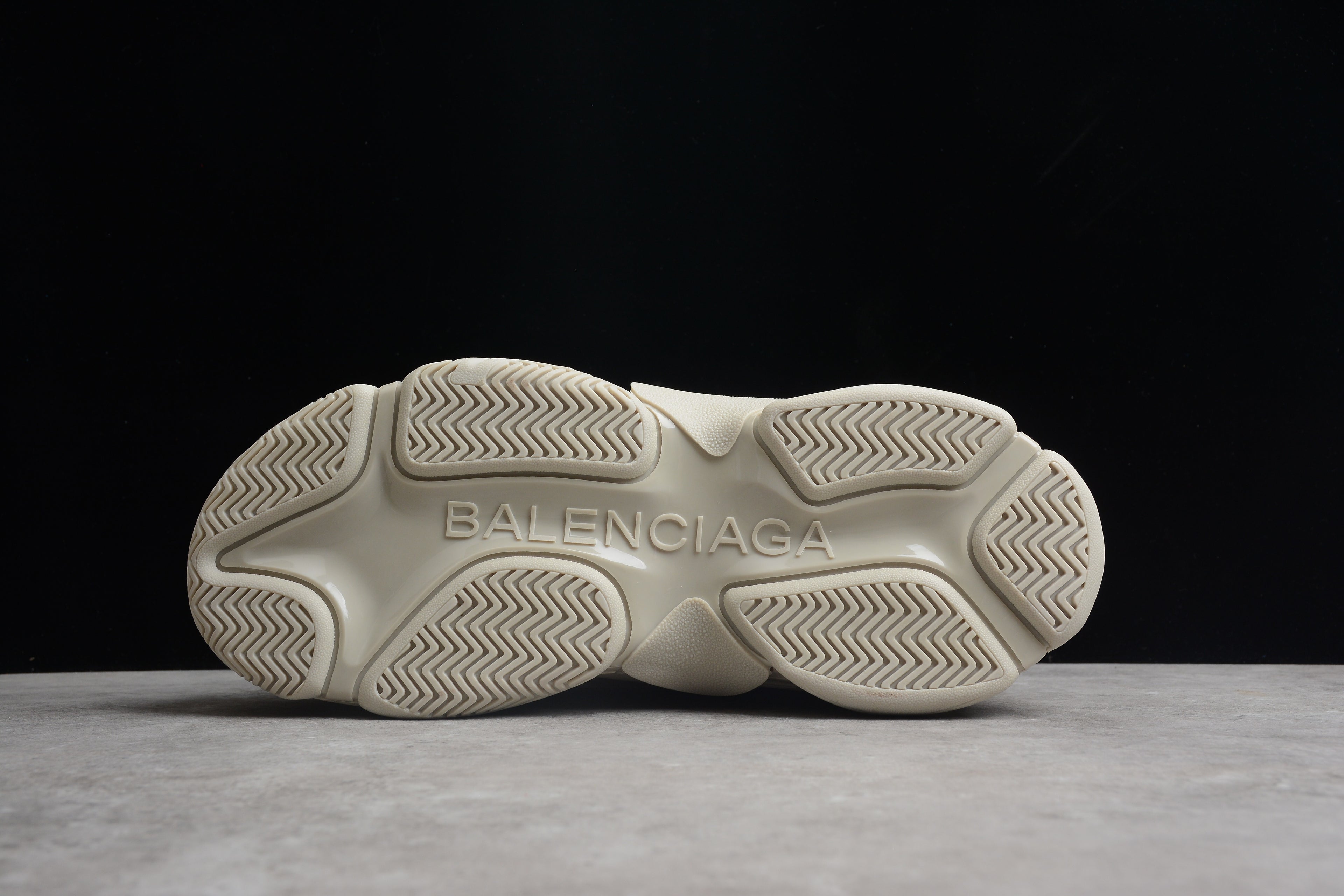 Balenciaga Triple S – Beige