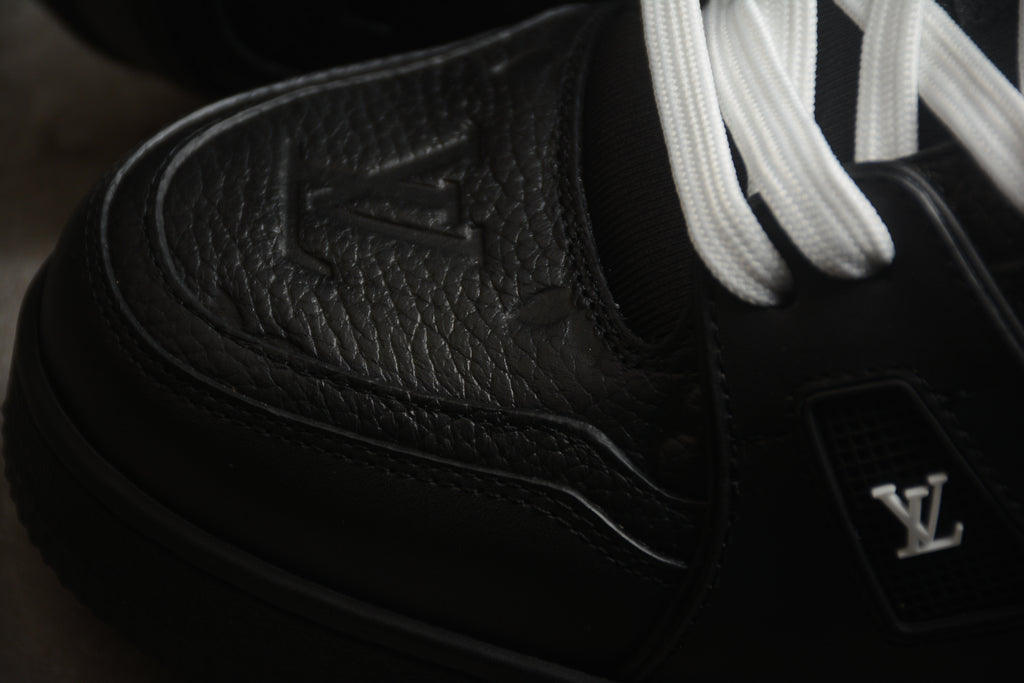 Louis Vuitton Trainer Low – Negro