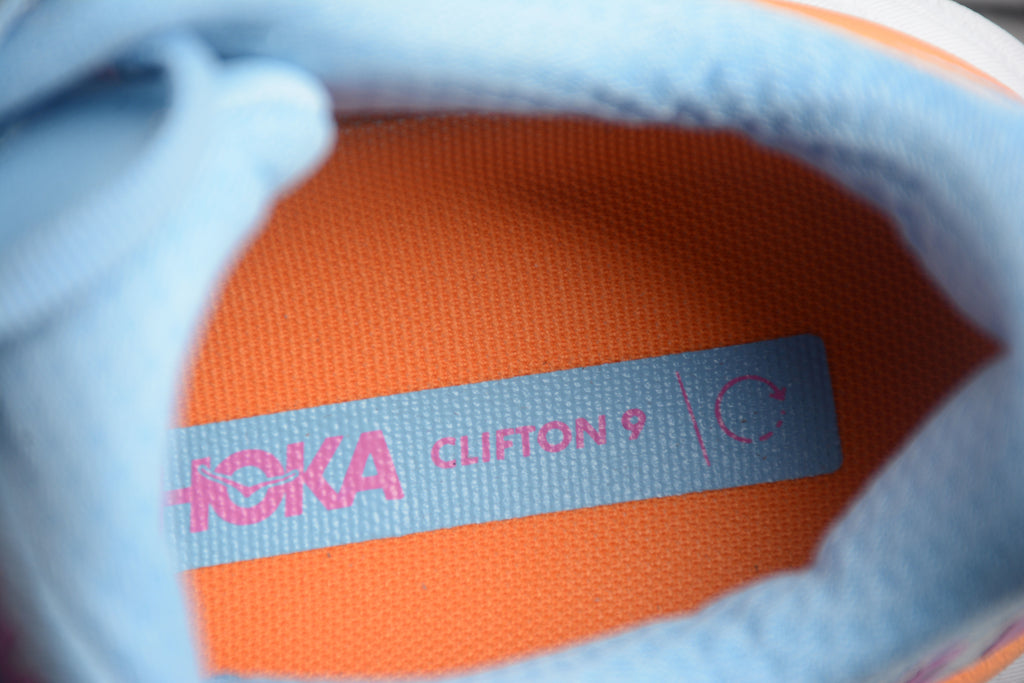 Hoka Clifton 9 – Azul Claro / Naranja