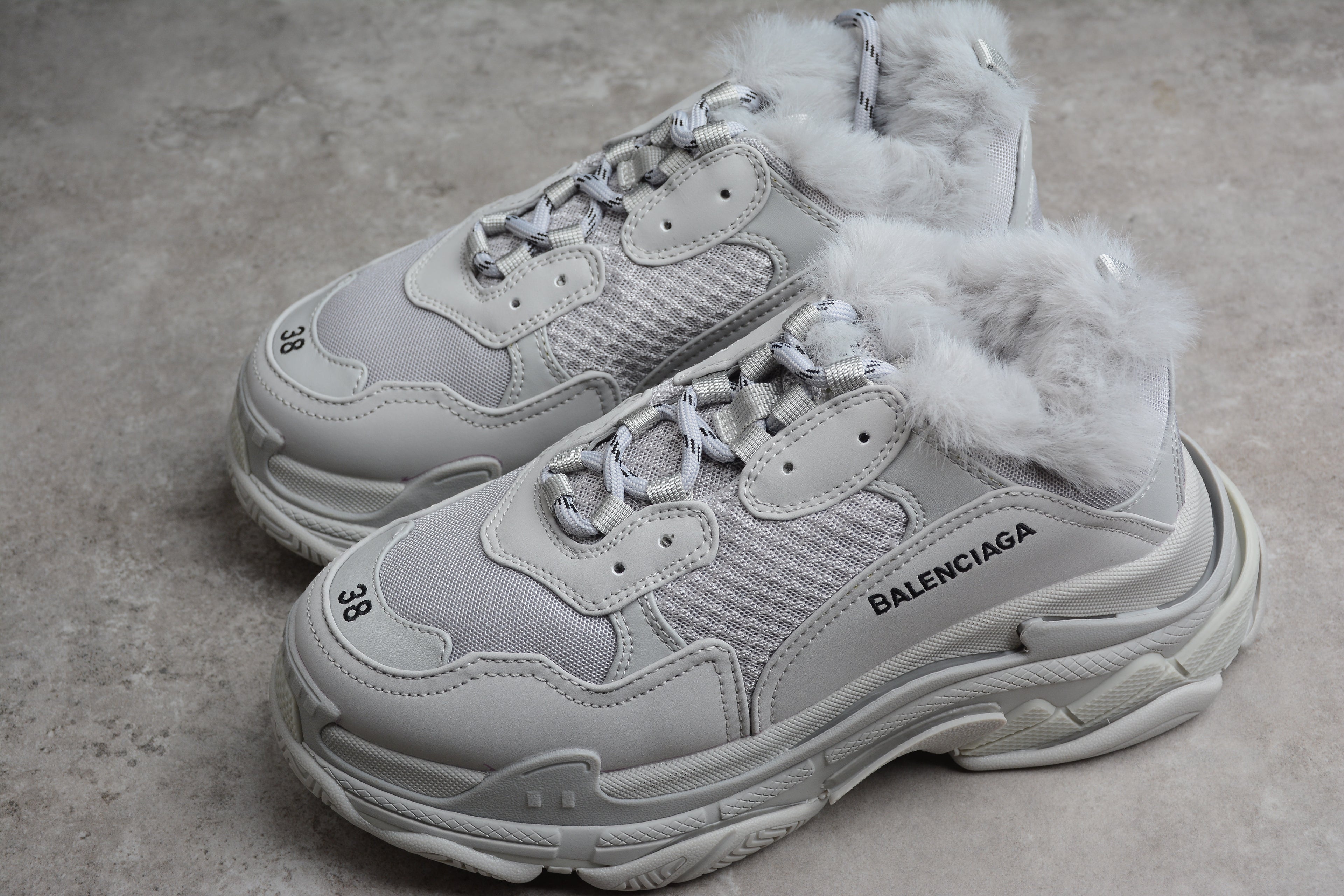 Balenciaga Triple S – Gris