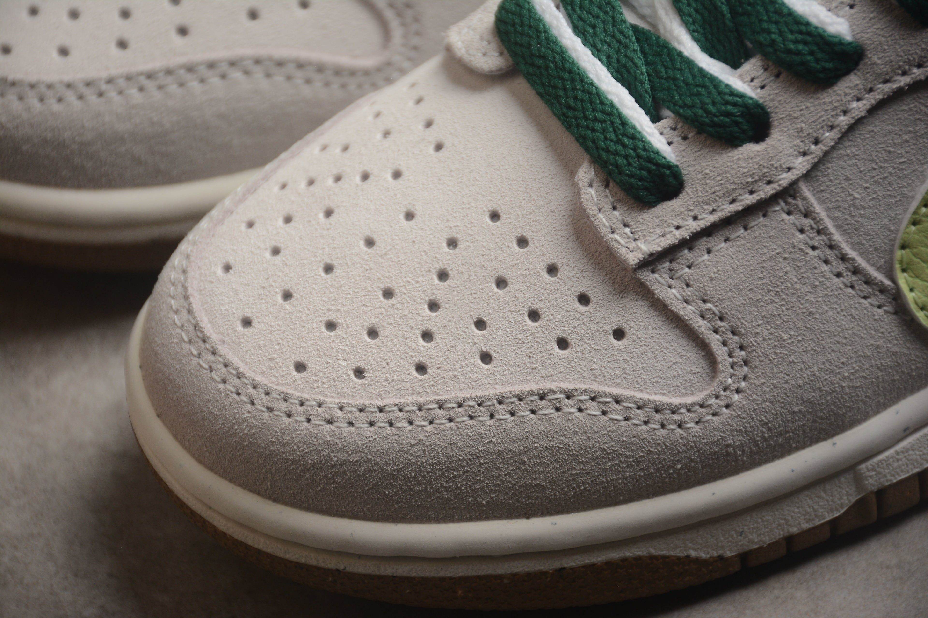 Dunk SB – Gris / Verde / Amarillo