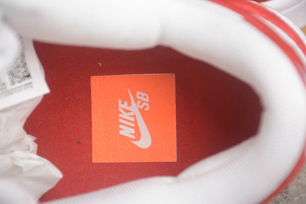 Dunk SB – Rojo / Blanco / Beigie