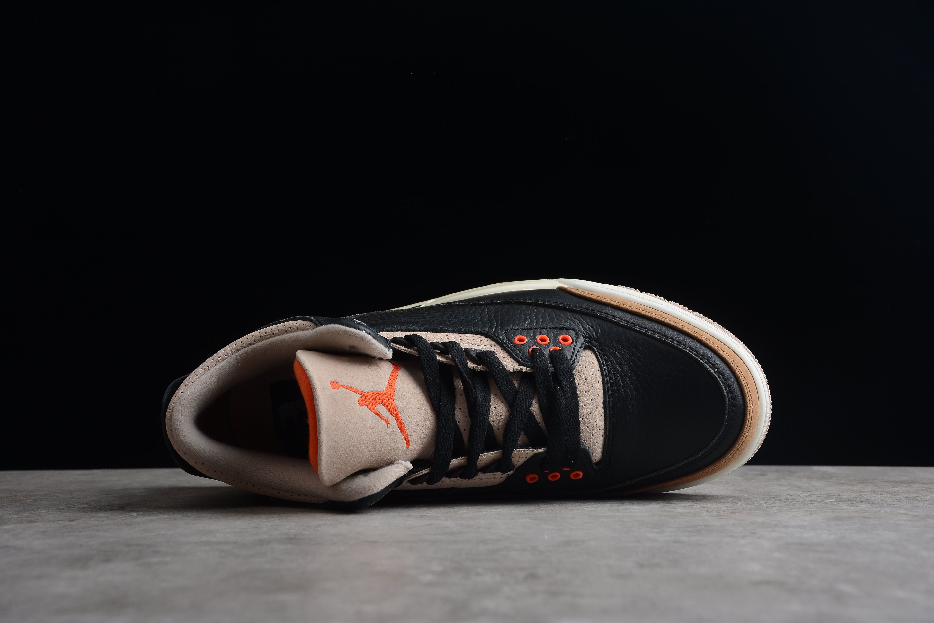 Air Jordan 3 – Negro / Marrón