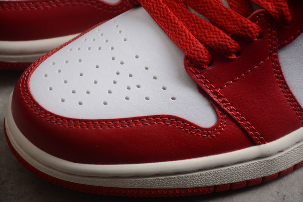 Jordan 1 Low – Rojo / Blanco / Negro