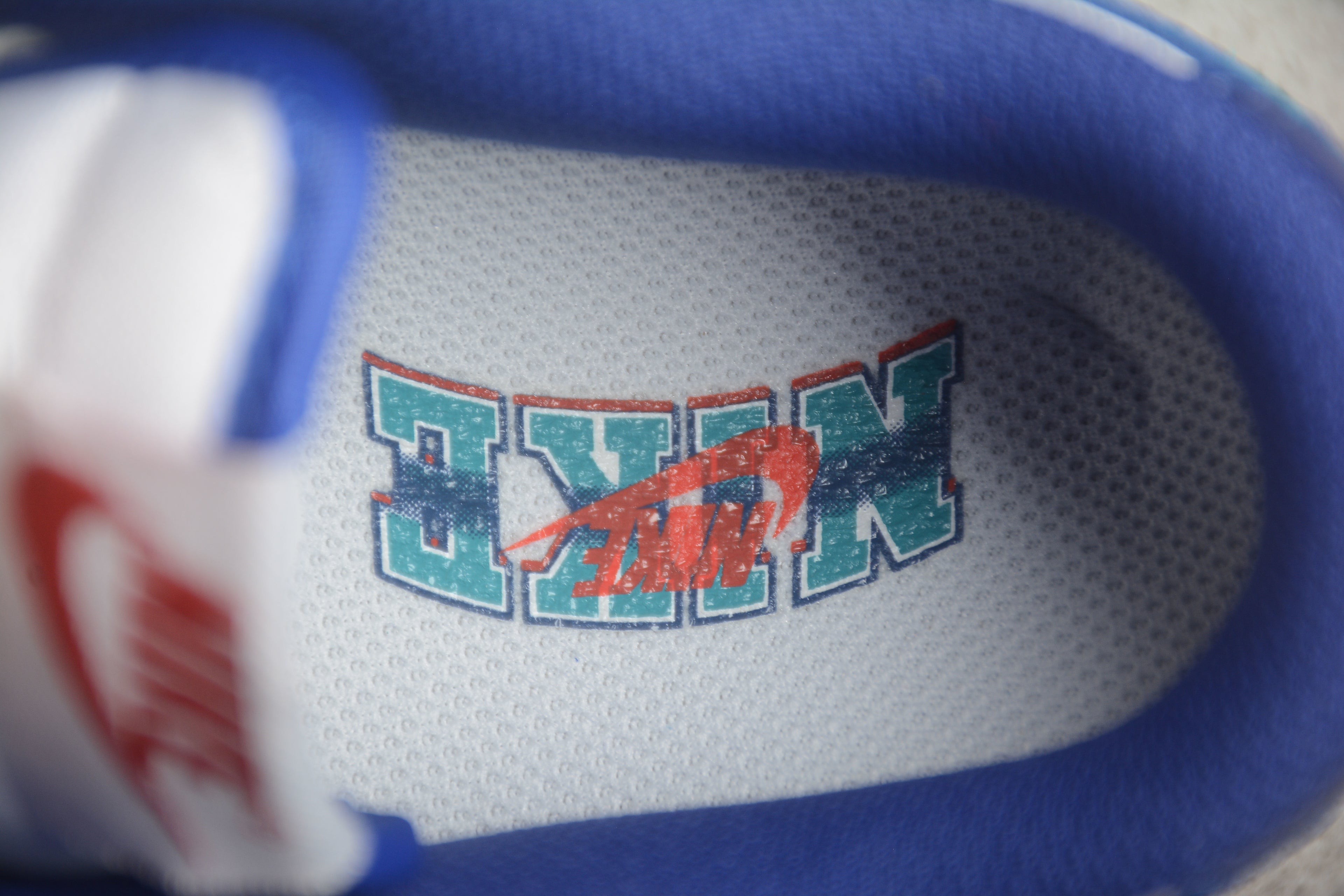 Dunk SB – Azul / Blanco Oscuro