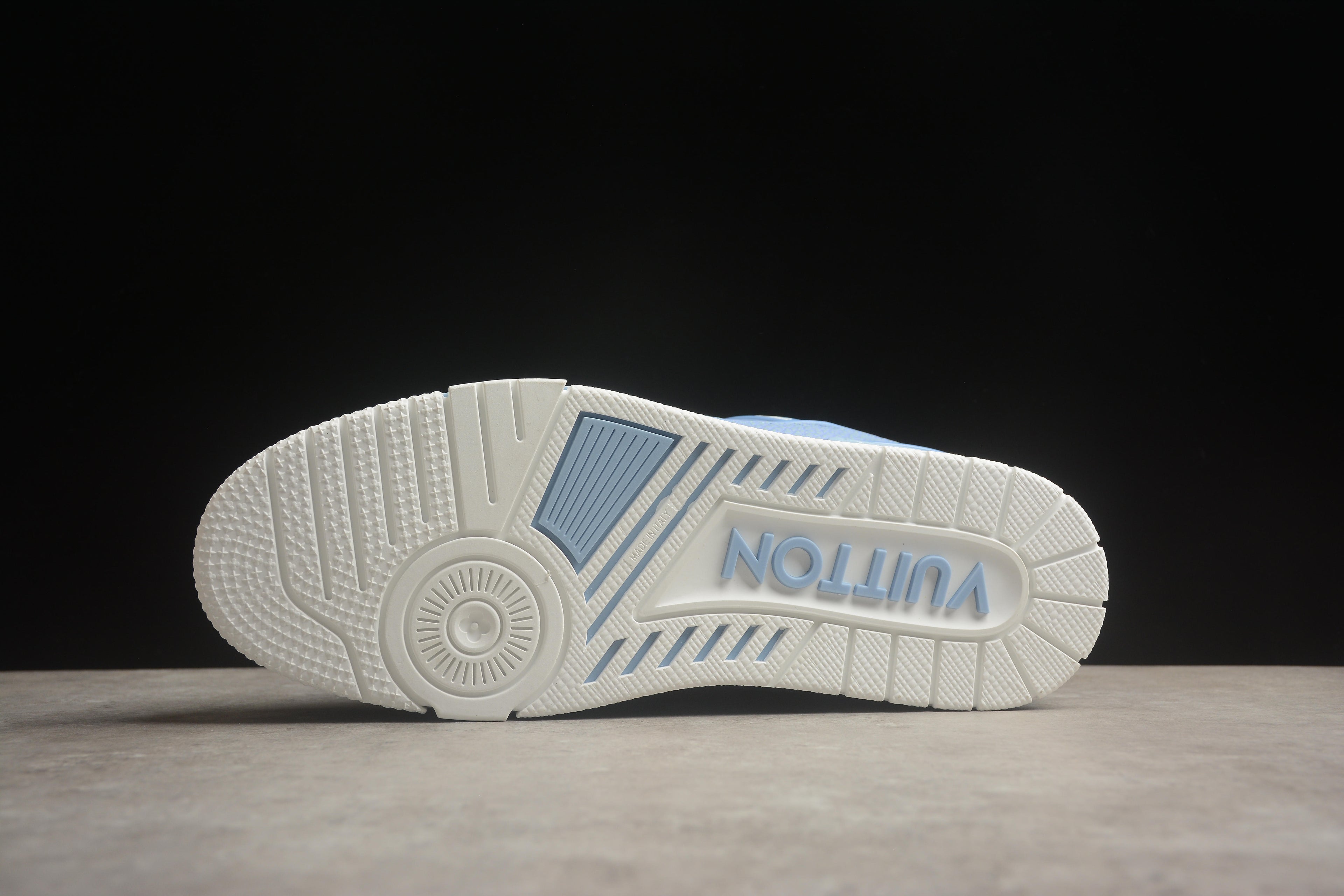 Louis Vuitton Trainer Low – Azul Claro