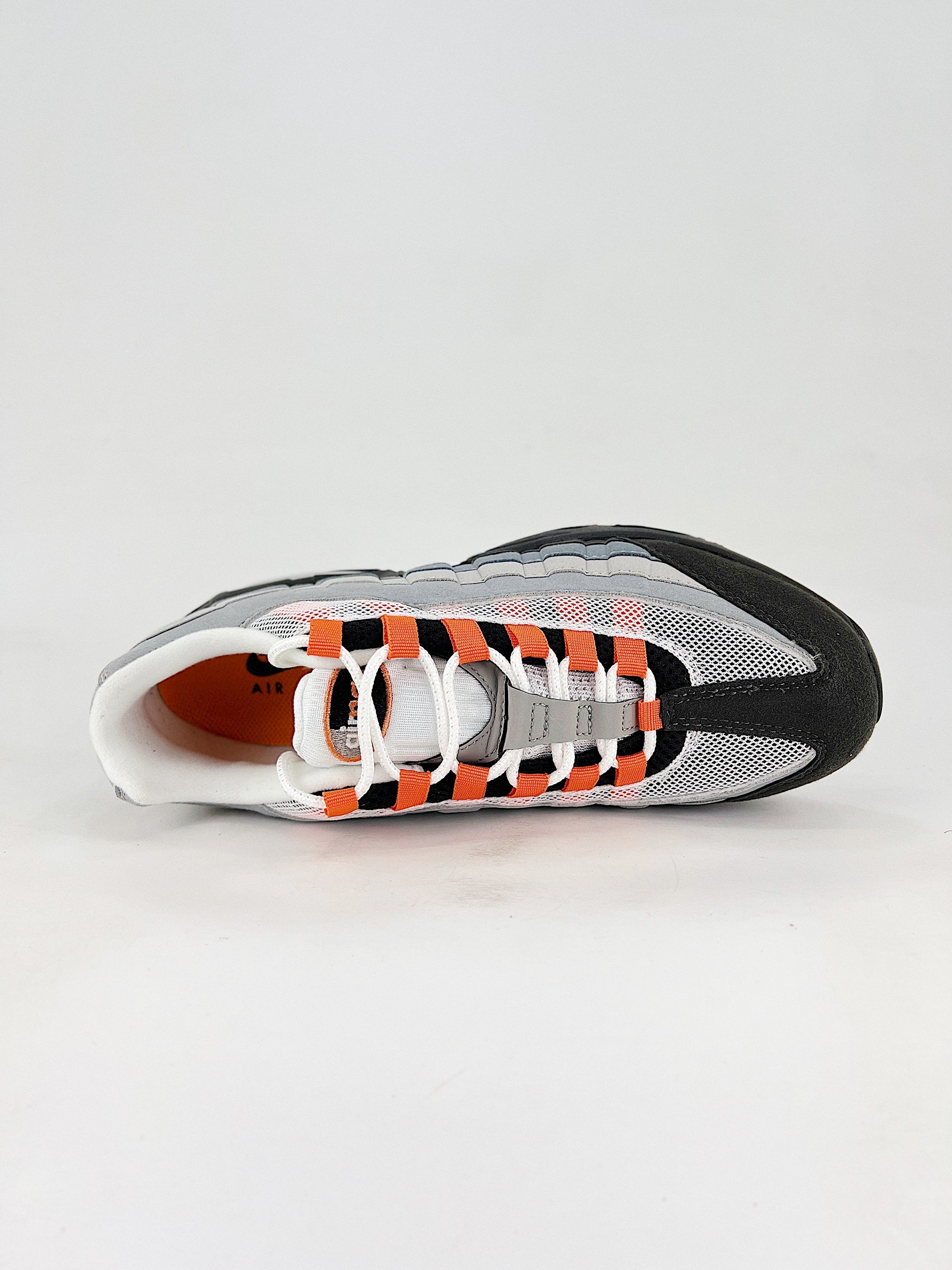 Air Max 95 – Negro / Gris / Naranja