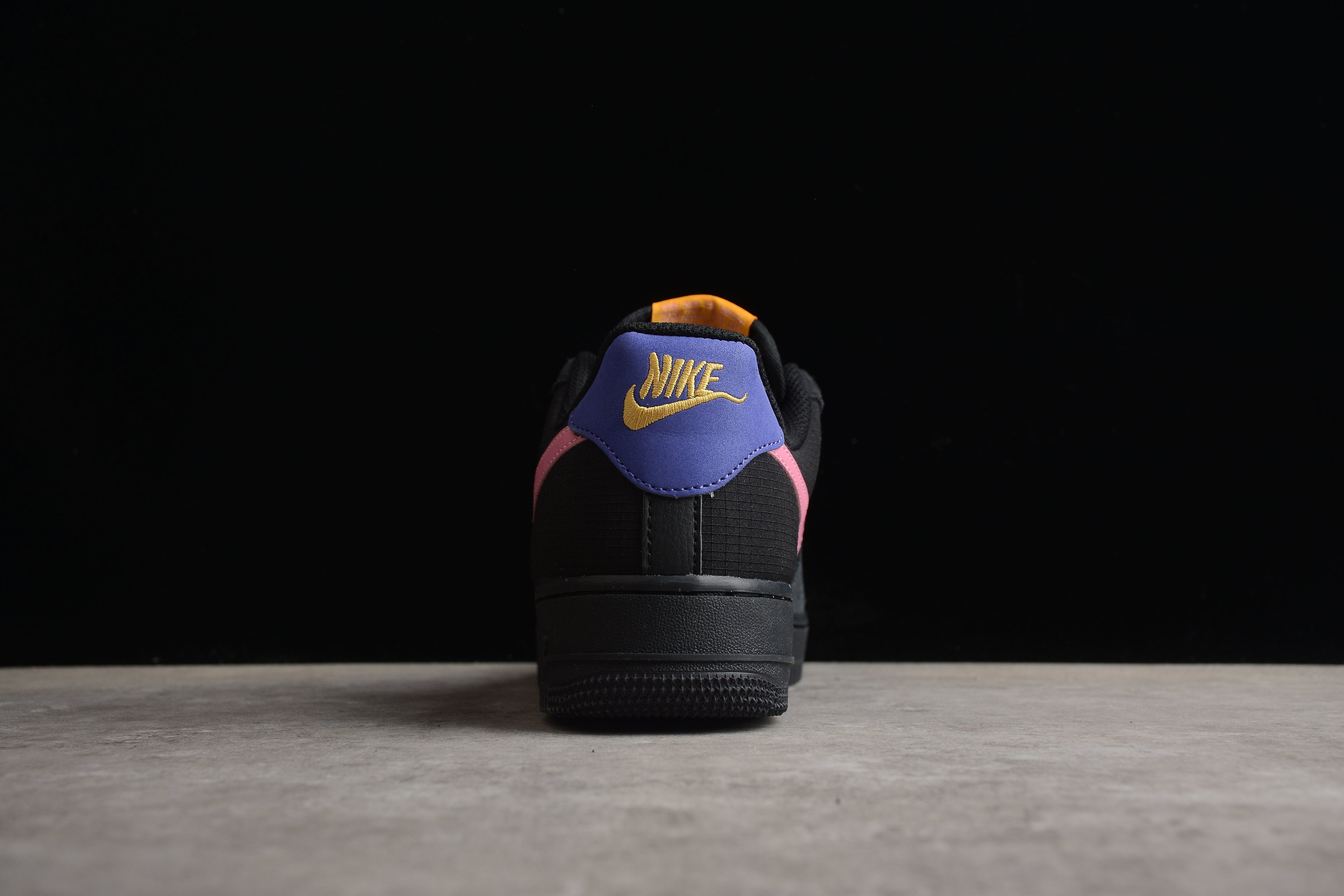 Air Force 1 Low – Negro / Rosa