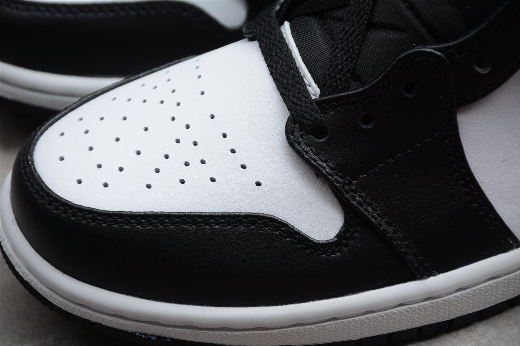 Air Jordan 1 Mid – Negro / Azul