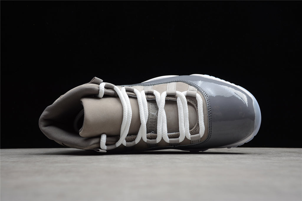 Air Jordan 11 – Gris