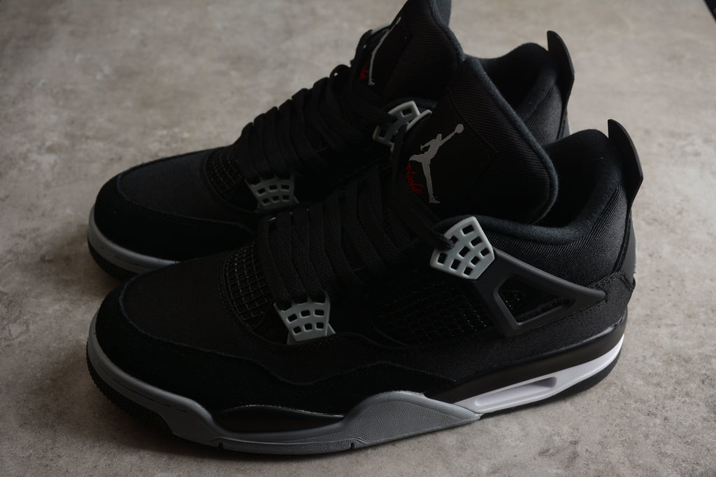 Air Jordan 4 – Negro / Gris