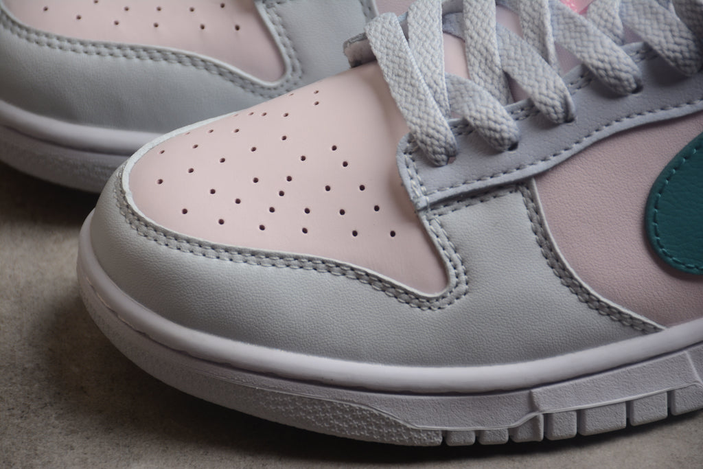 Dunk SB – Gris / Rosa / Turquesa
