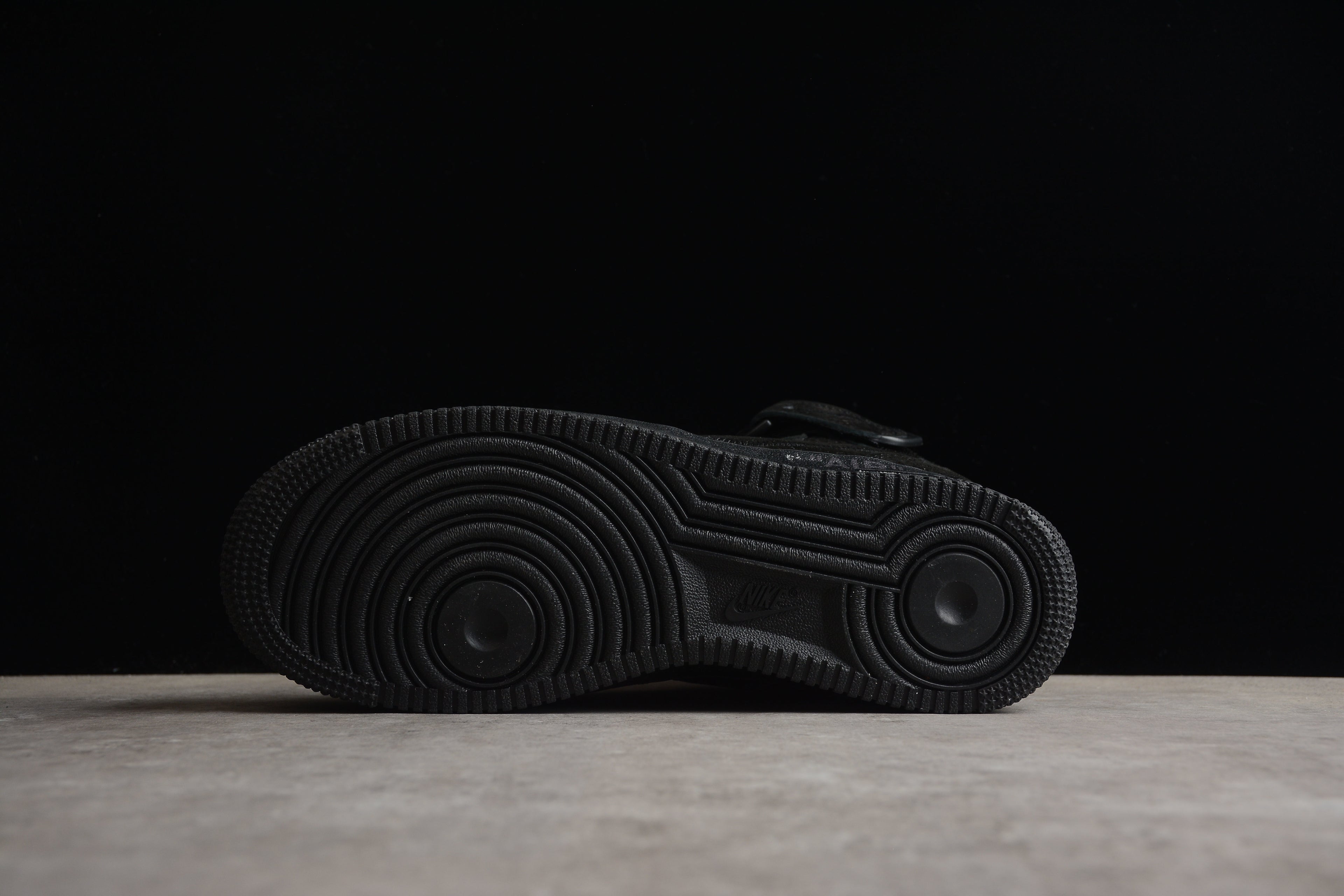 Air Force 1 High LV – Negro