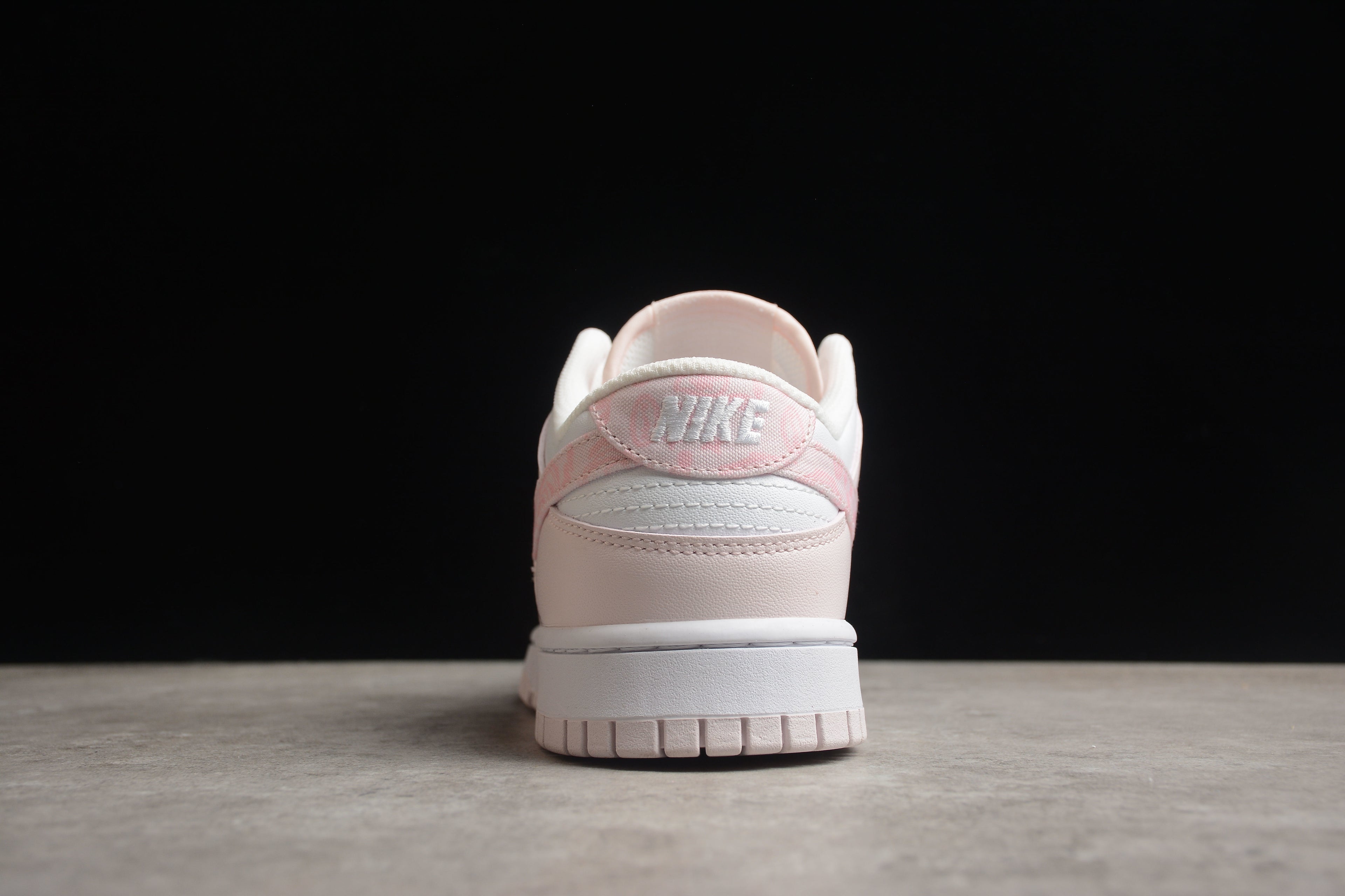 Dunk SB – Rosa Claro / Blanco