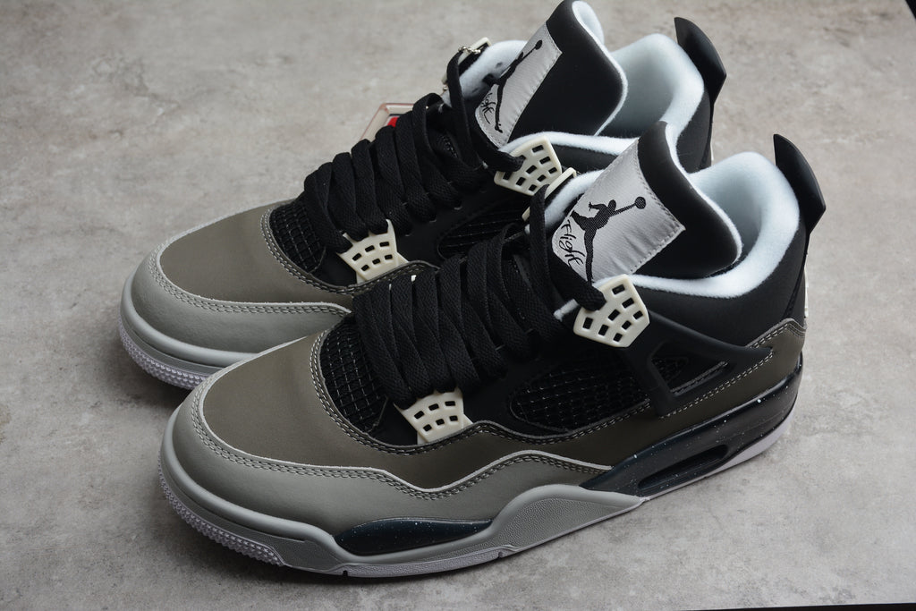 Air Jordan 4 – Tonos de Gris