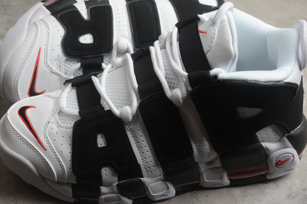 Air More Uptempo – Blanco / Negro