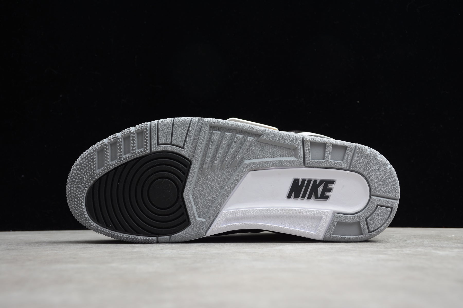 Air Jordan 3 – Negro