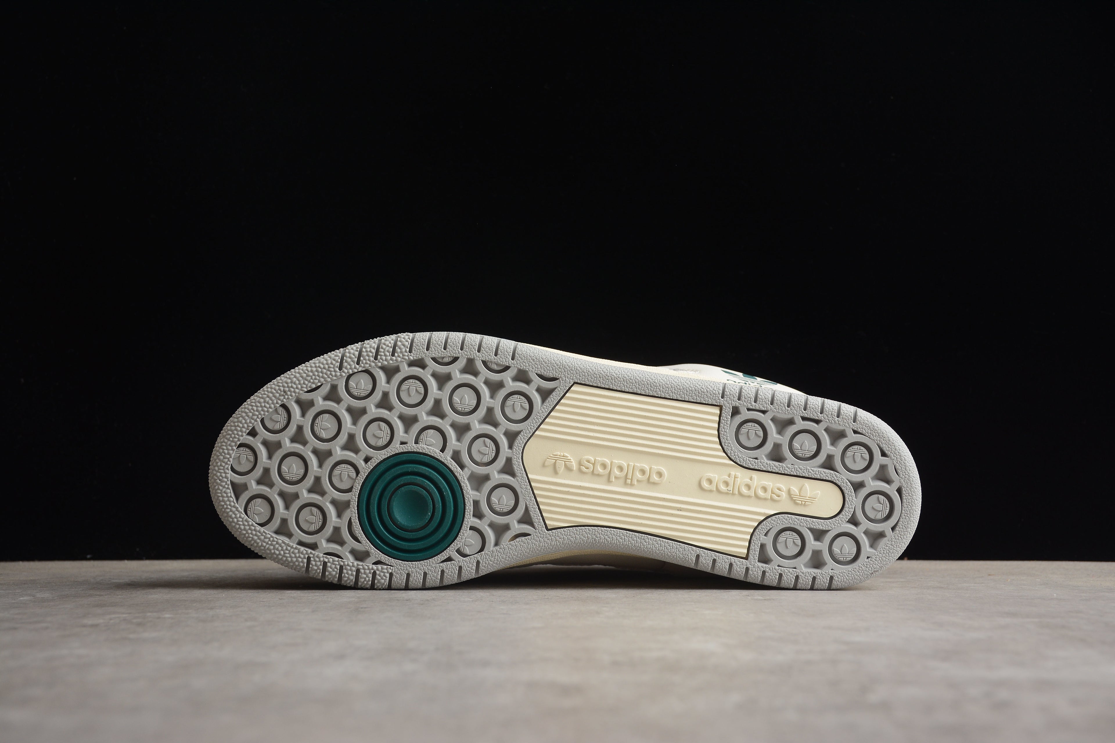 Adidas Forum – Beige / Verde