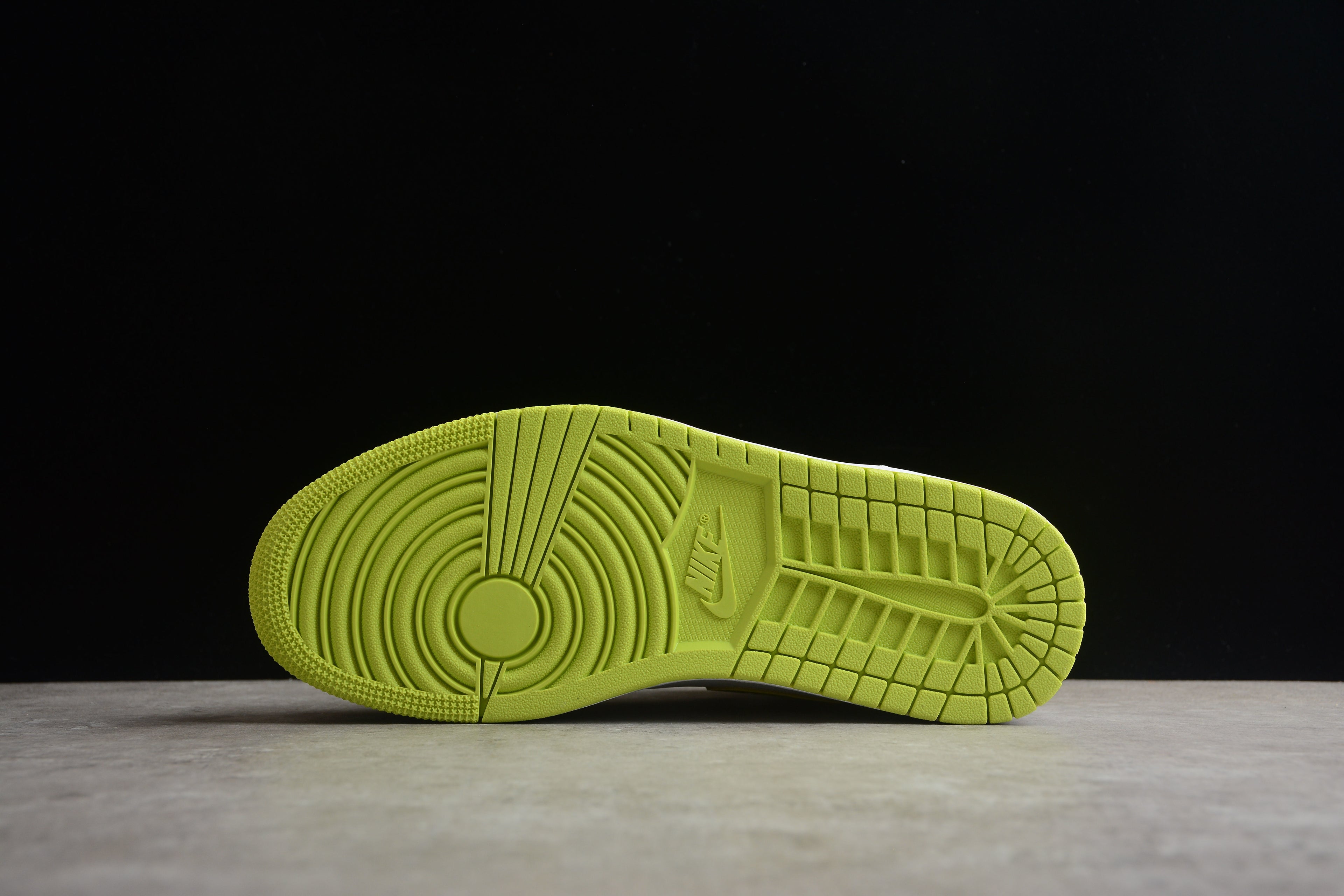 Air Jordan 1 Mid – Amarillo / Blanco