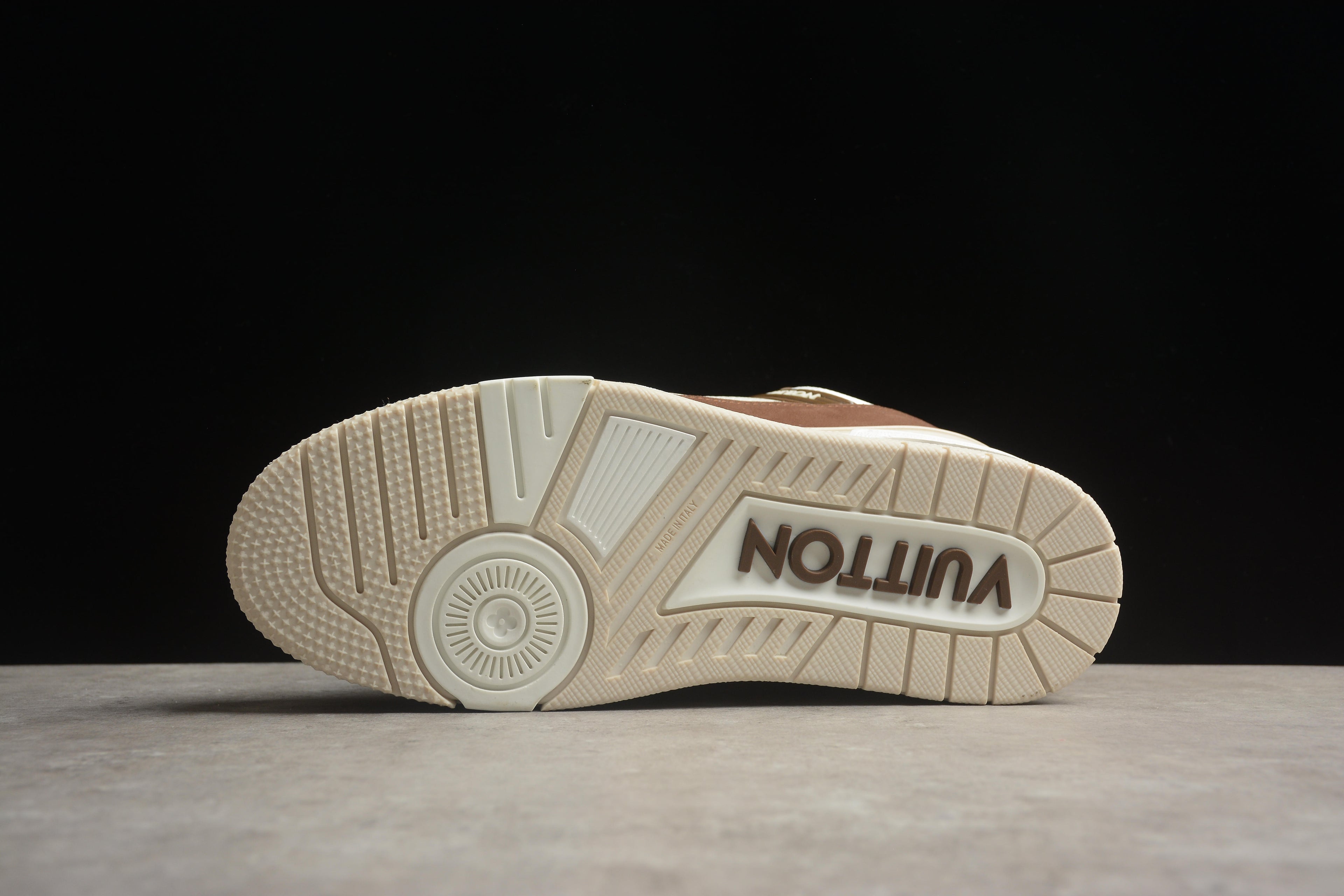 Louis Vuitton Trainer Low – Marrón / Beige