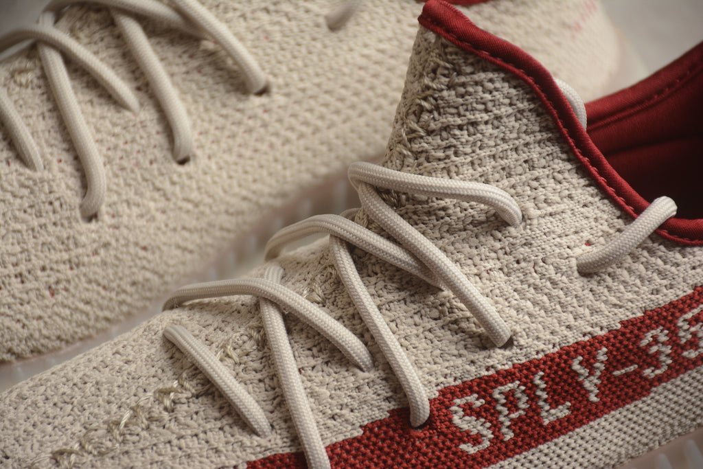 Adidas Yeezy 350 – Beige / Rojo