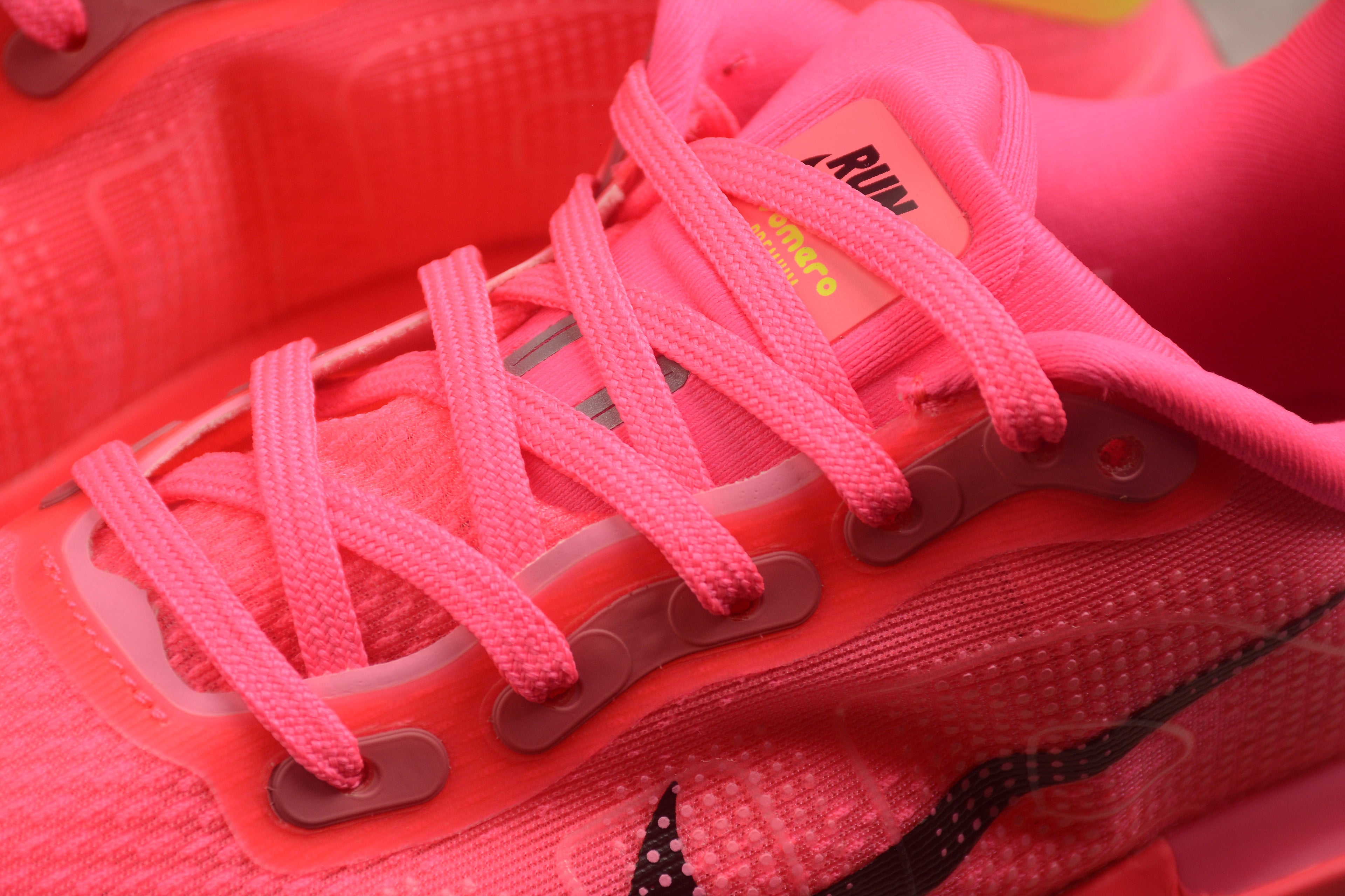 Vomero Premium – Rosa / Amarillo