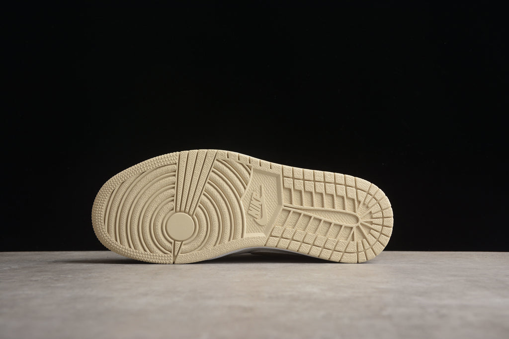 Jordan 1 Low – Beige / Blanco