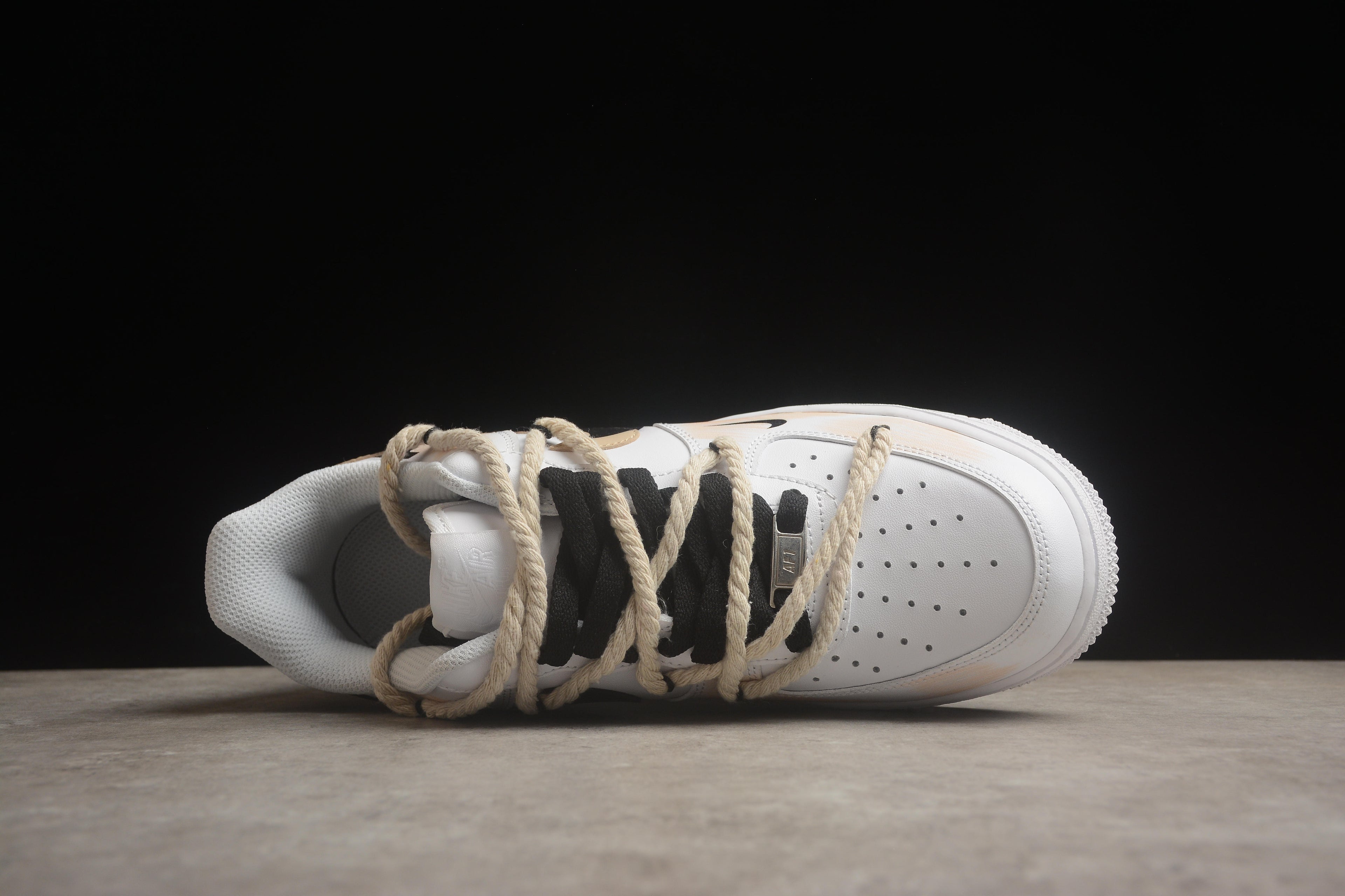 Air Force 1 Low – Blanco / Beige / Negro