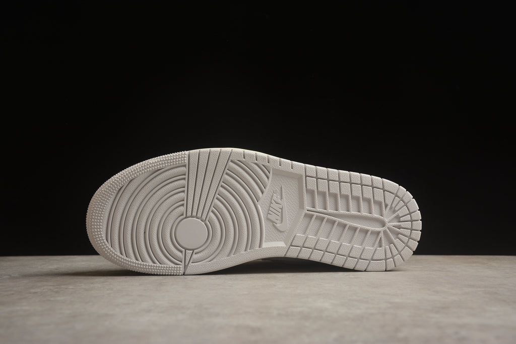 Jordan 1 Low – Beige Claro / Blanco