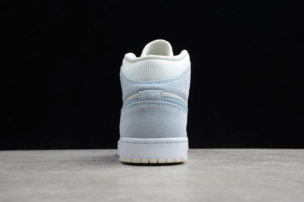 Air Jordan 1 Mid – Azul Claro