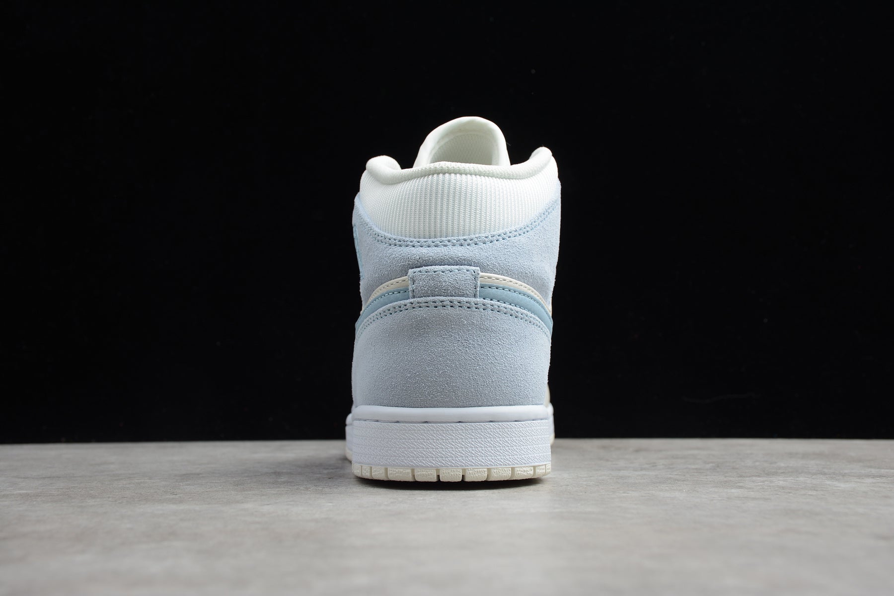 Air Jordan 1 Mid – Azul Claro