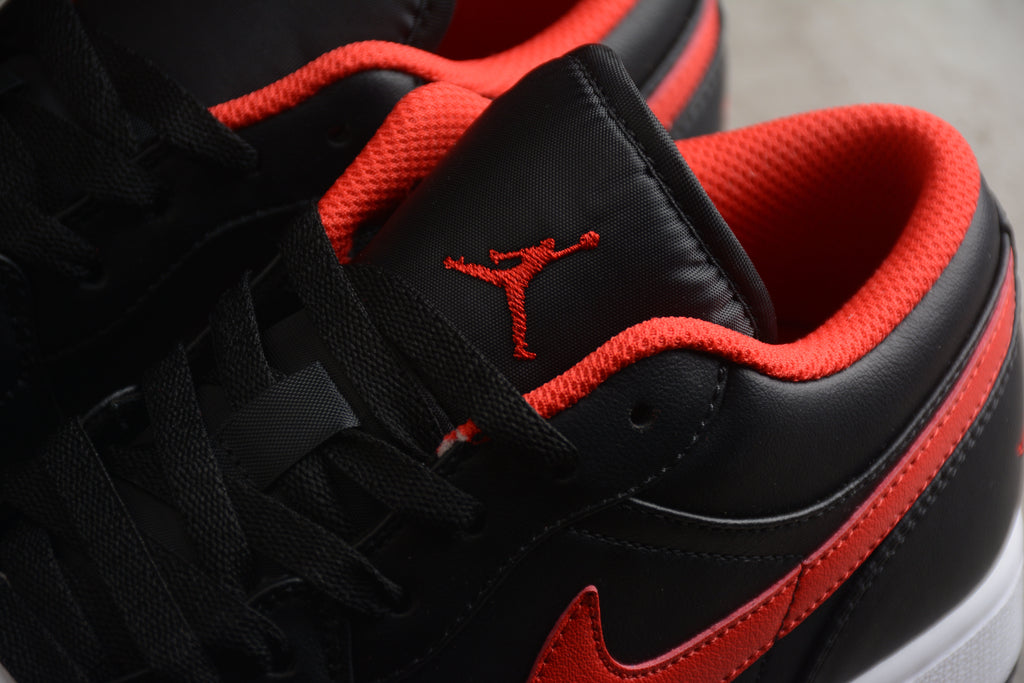 Jordan 1 Low – Negro / Rojo / Blanco
