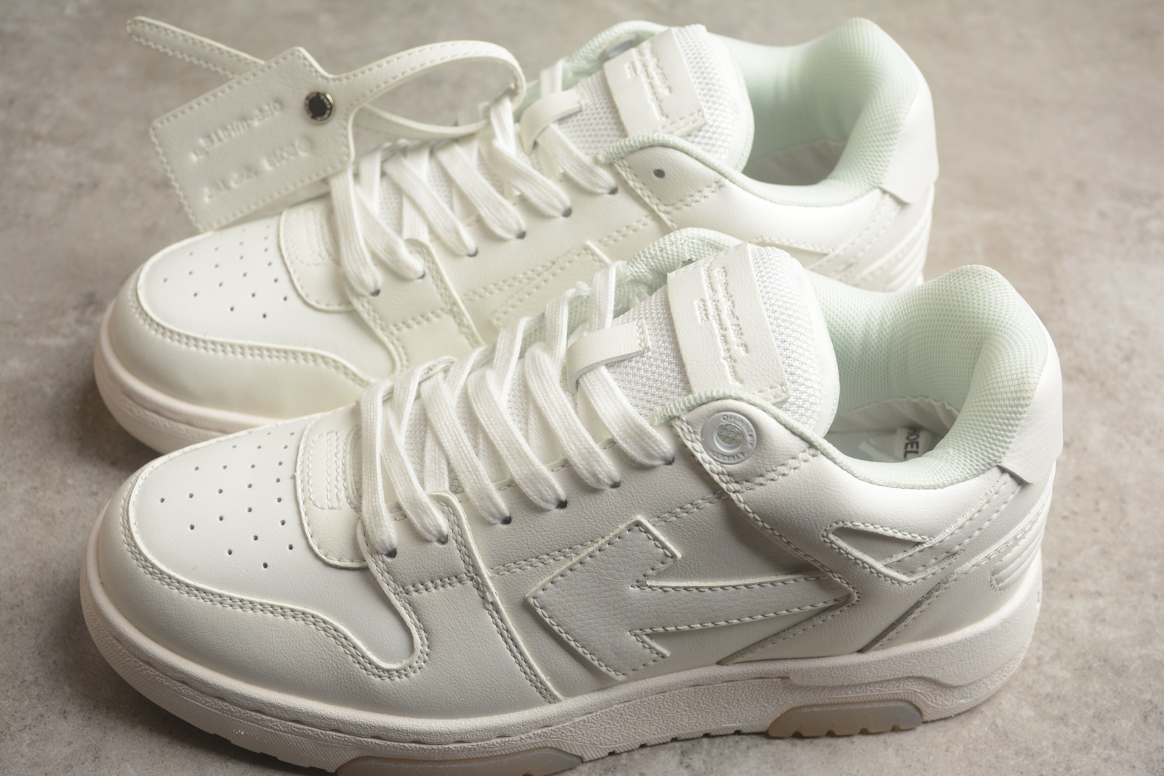 Off-White – Blanco