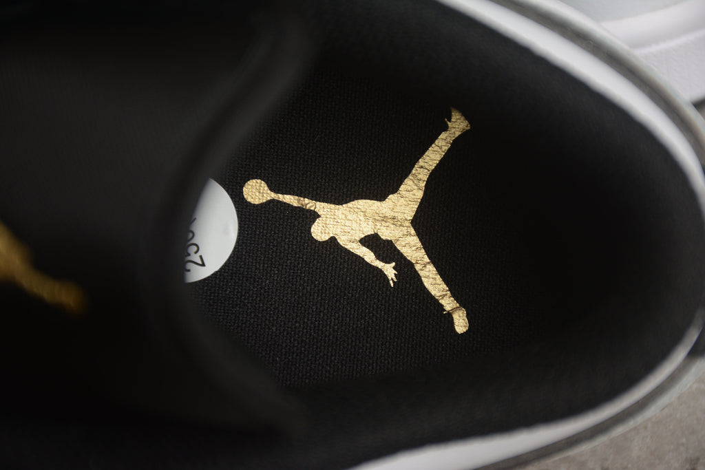 Jordan 1 Low – Blanco / Negro / Dorado