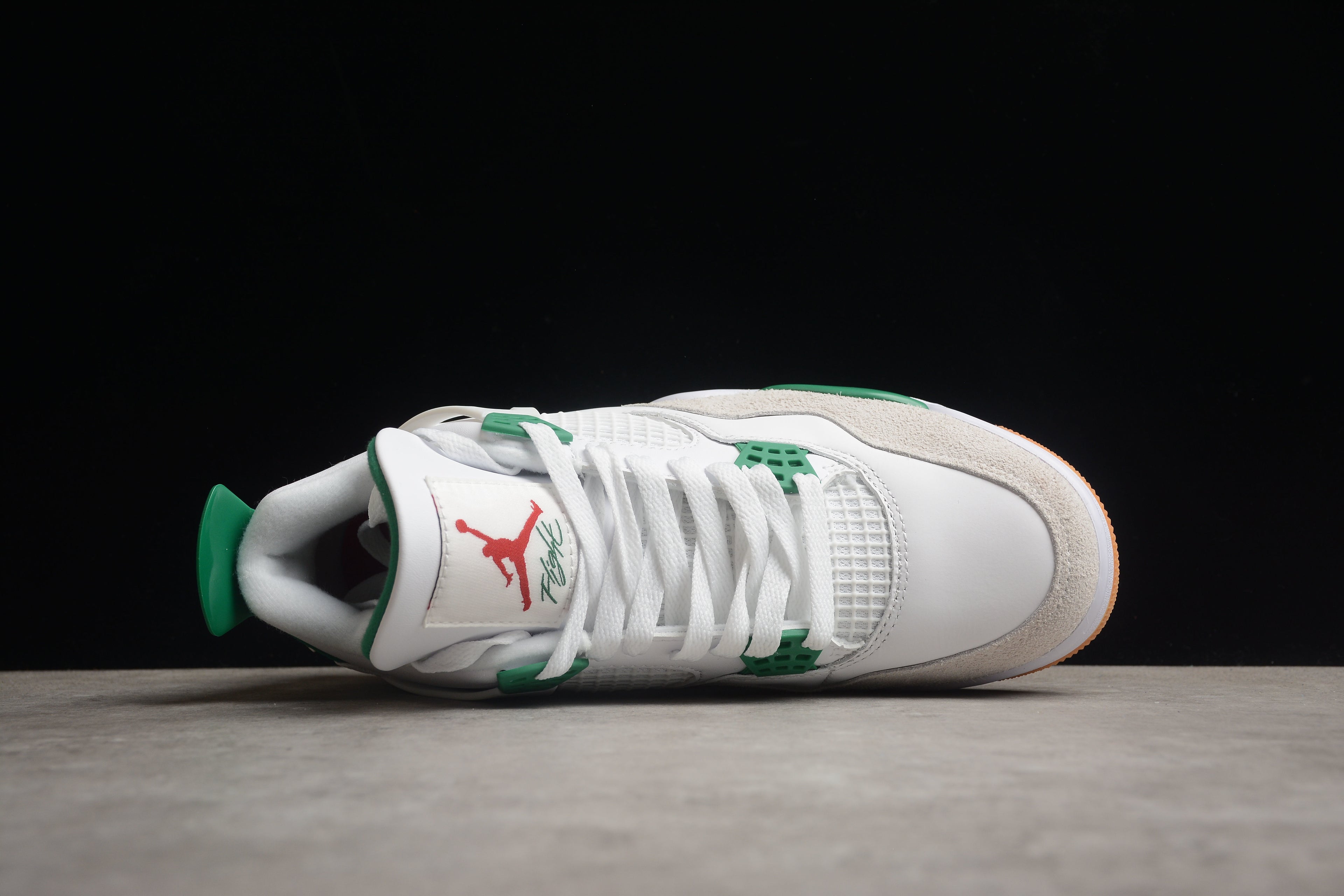 Air Jordan 4 – Blanco / Verde