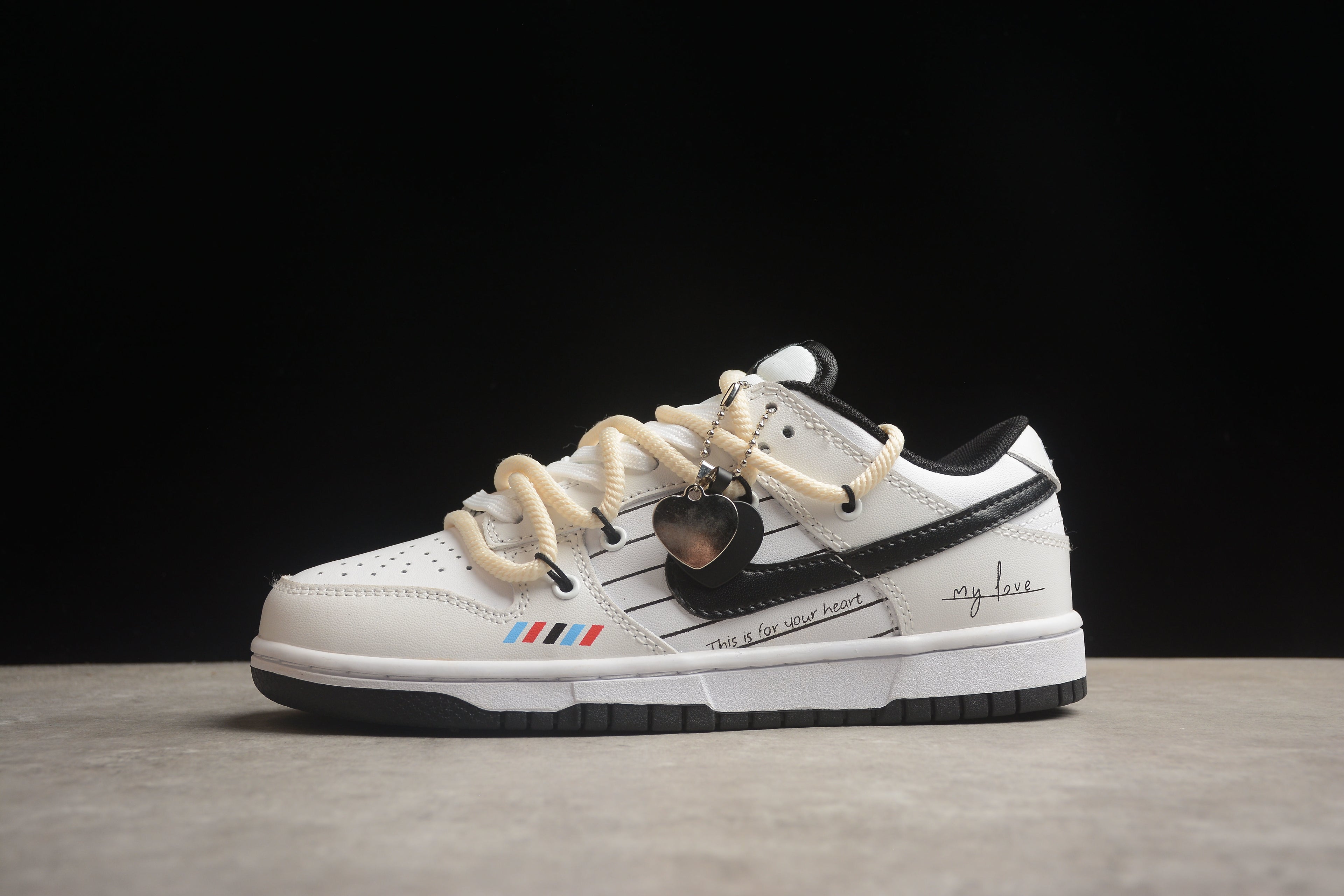 Dunk SB – Blanco / Negro