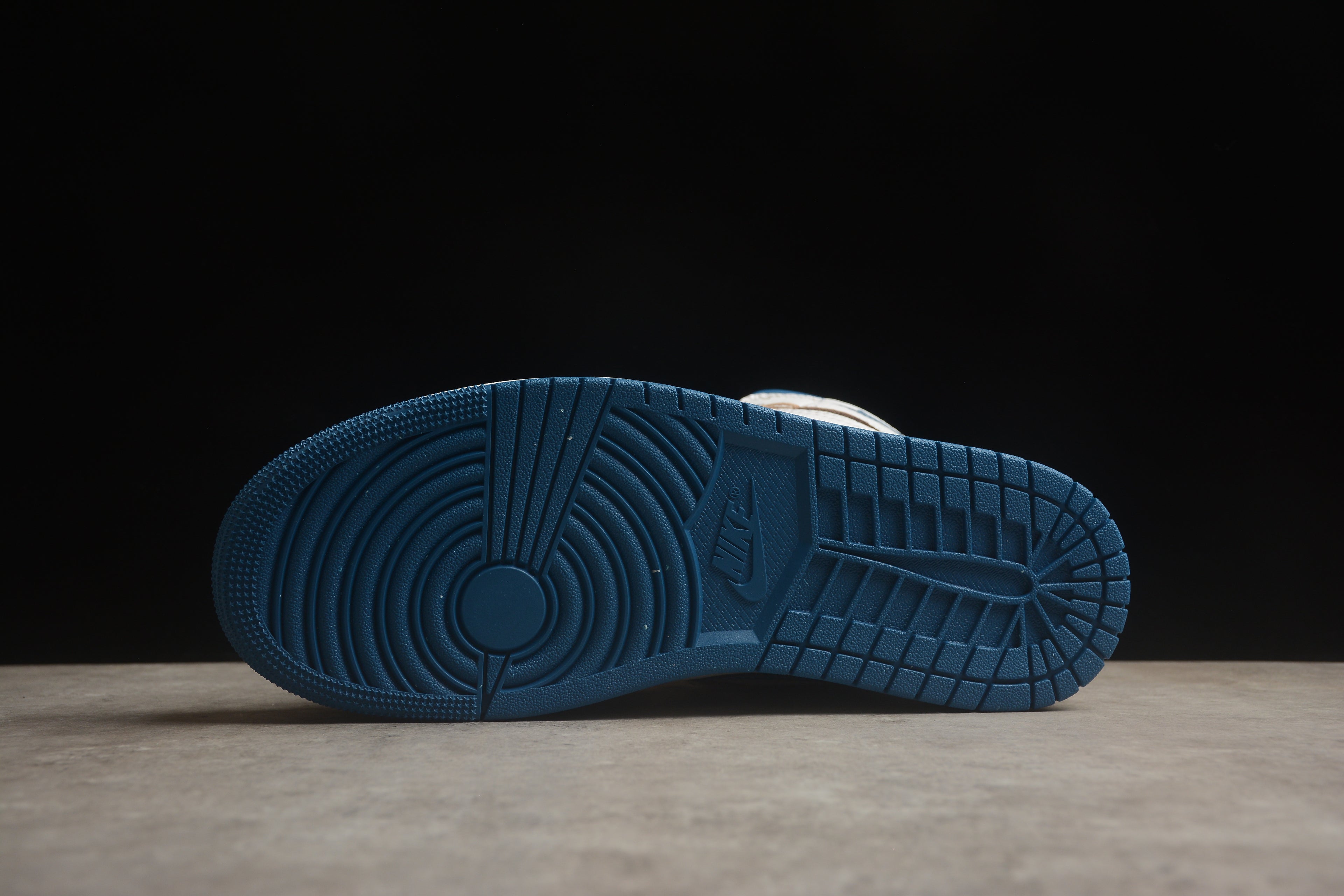 Air Jordan 1 Mid – Blanco / Azul