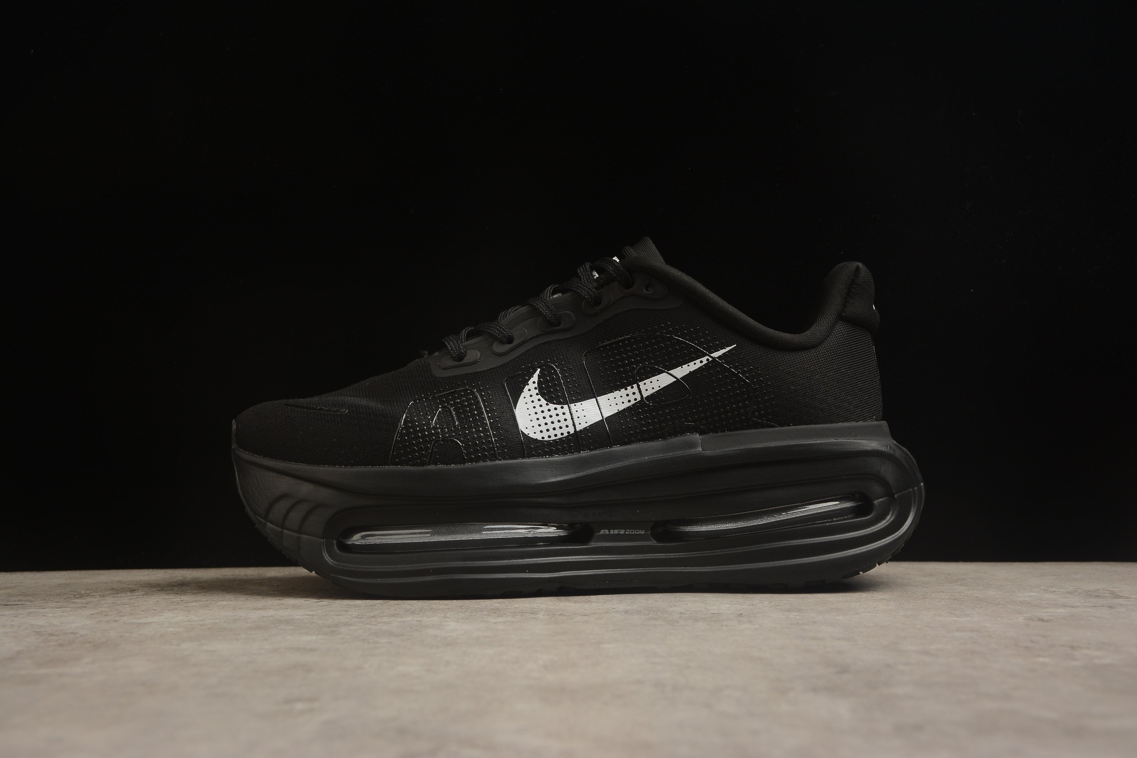 Vomero Premium – Negro