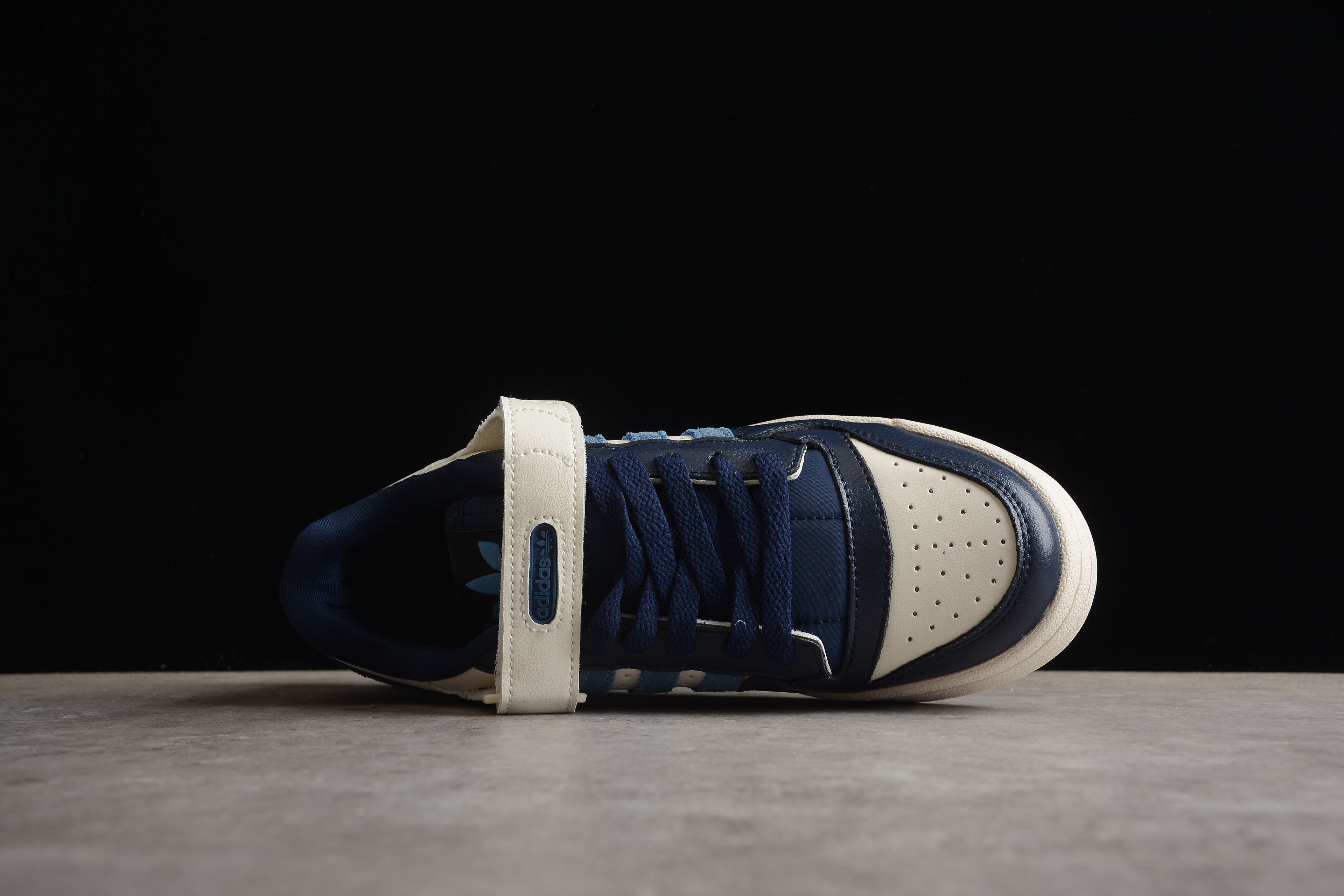 Adidas Forum – Tonos de Azul / Blanco