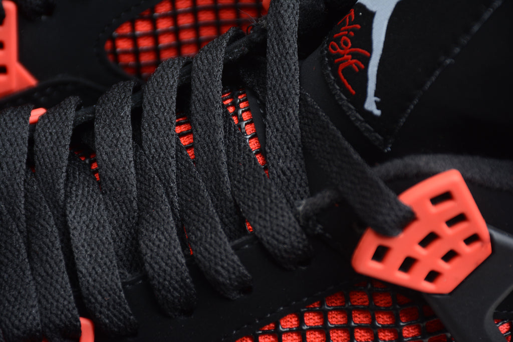 Air Jordan 4 – Negro / Rojo