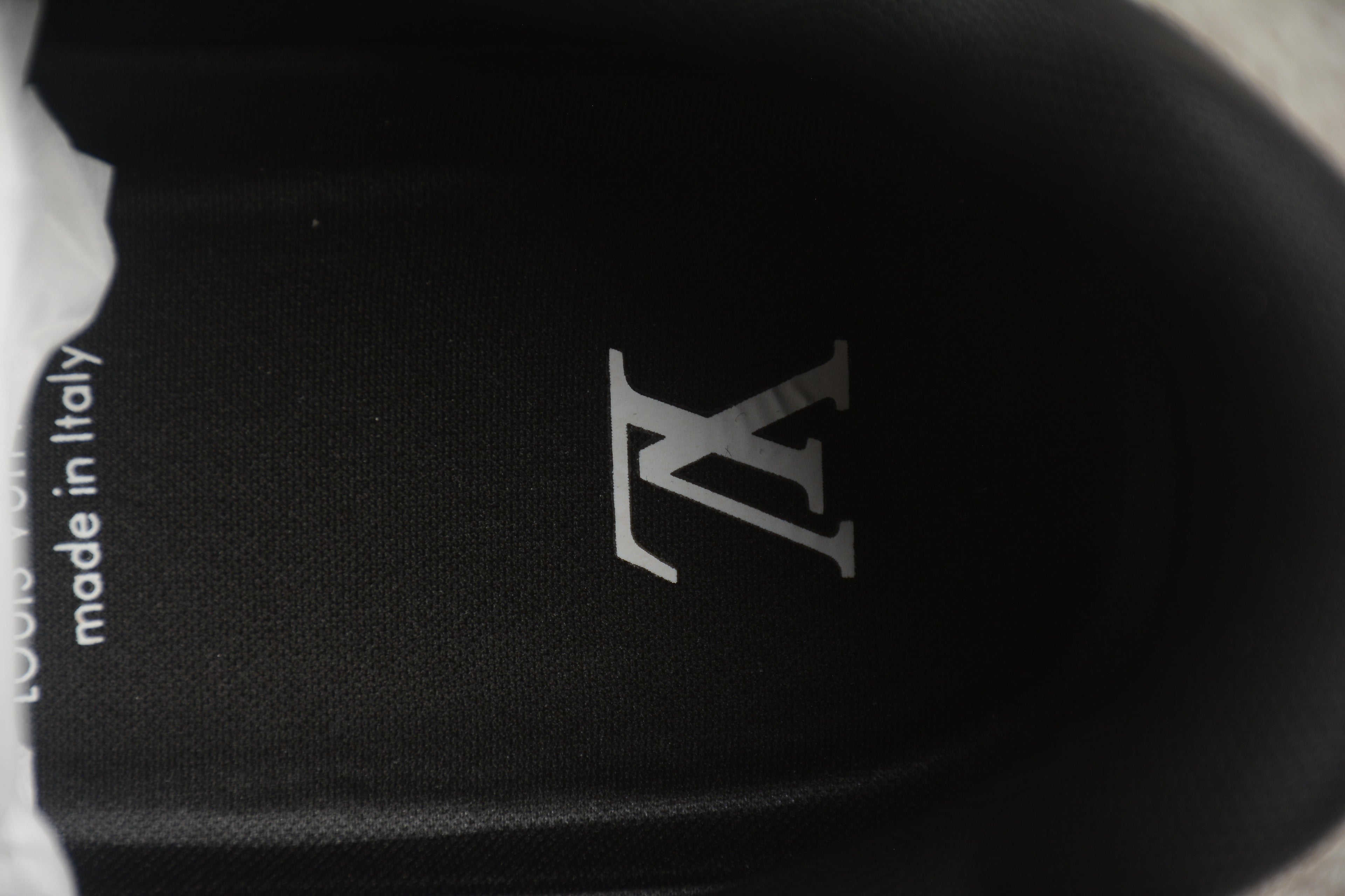 Louis Vuitton Trainer Low – Negro / Blanco