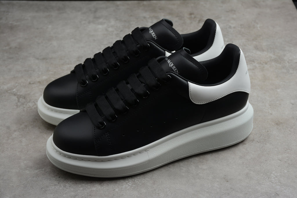 Alexander McQueen – Negro
